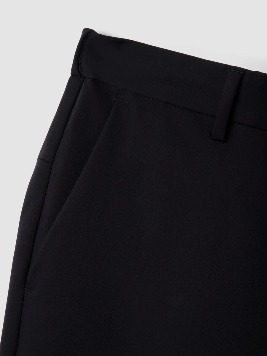 Pantaloni chino neri in tessuto elasticizzato carrot fit_5