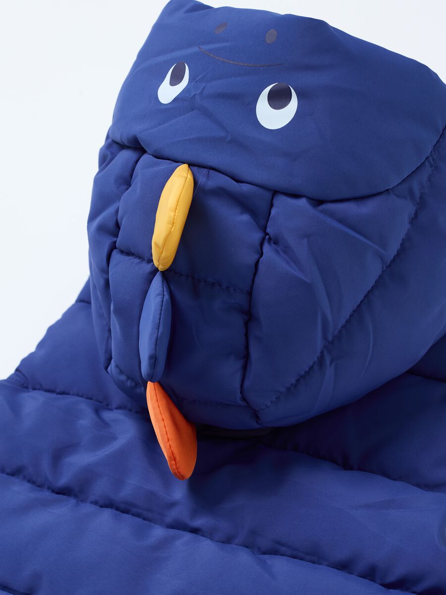 Quilted gilet with hood and applications_3