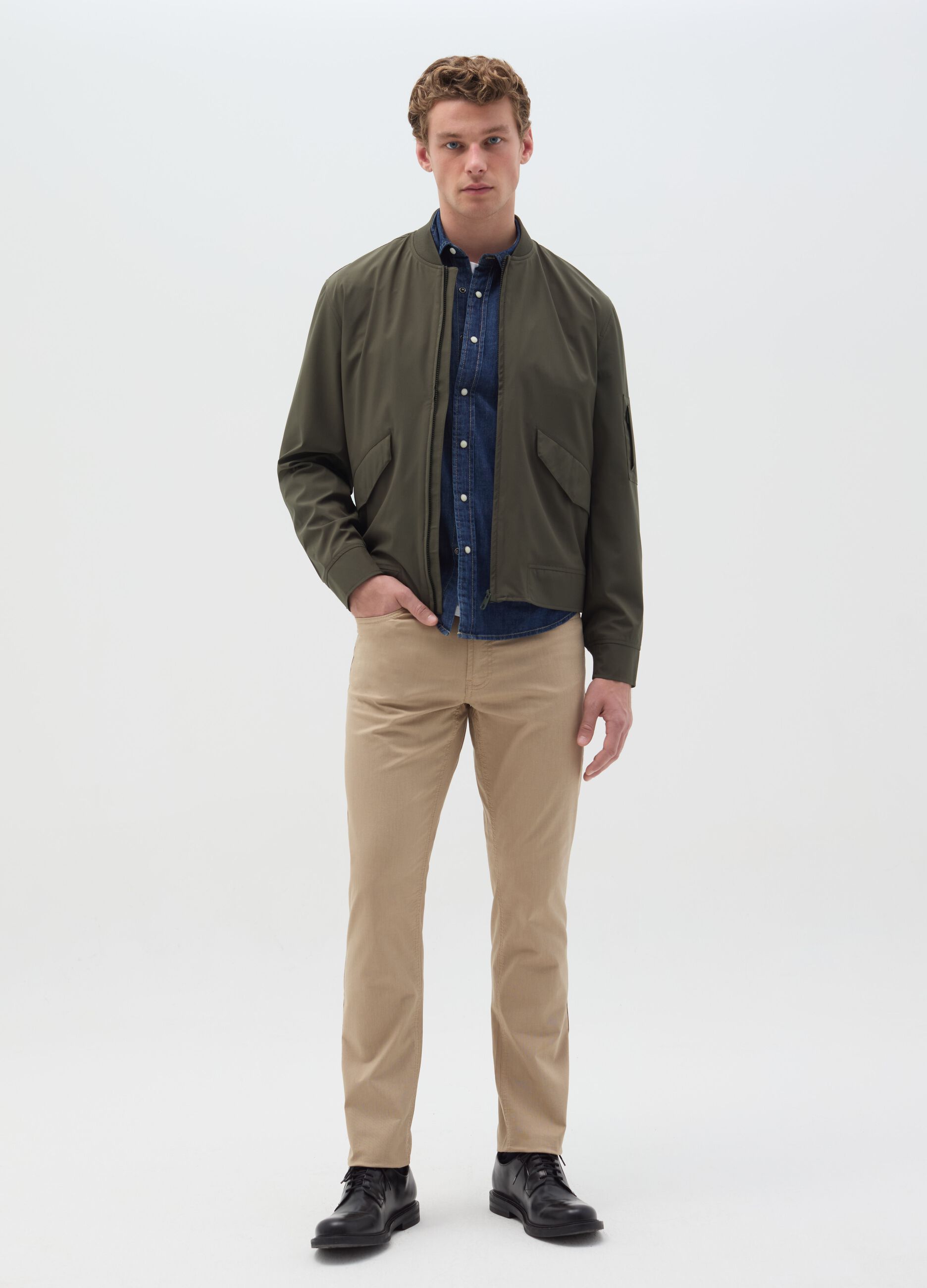 Lightweight full-zip bomber jacket