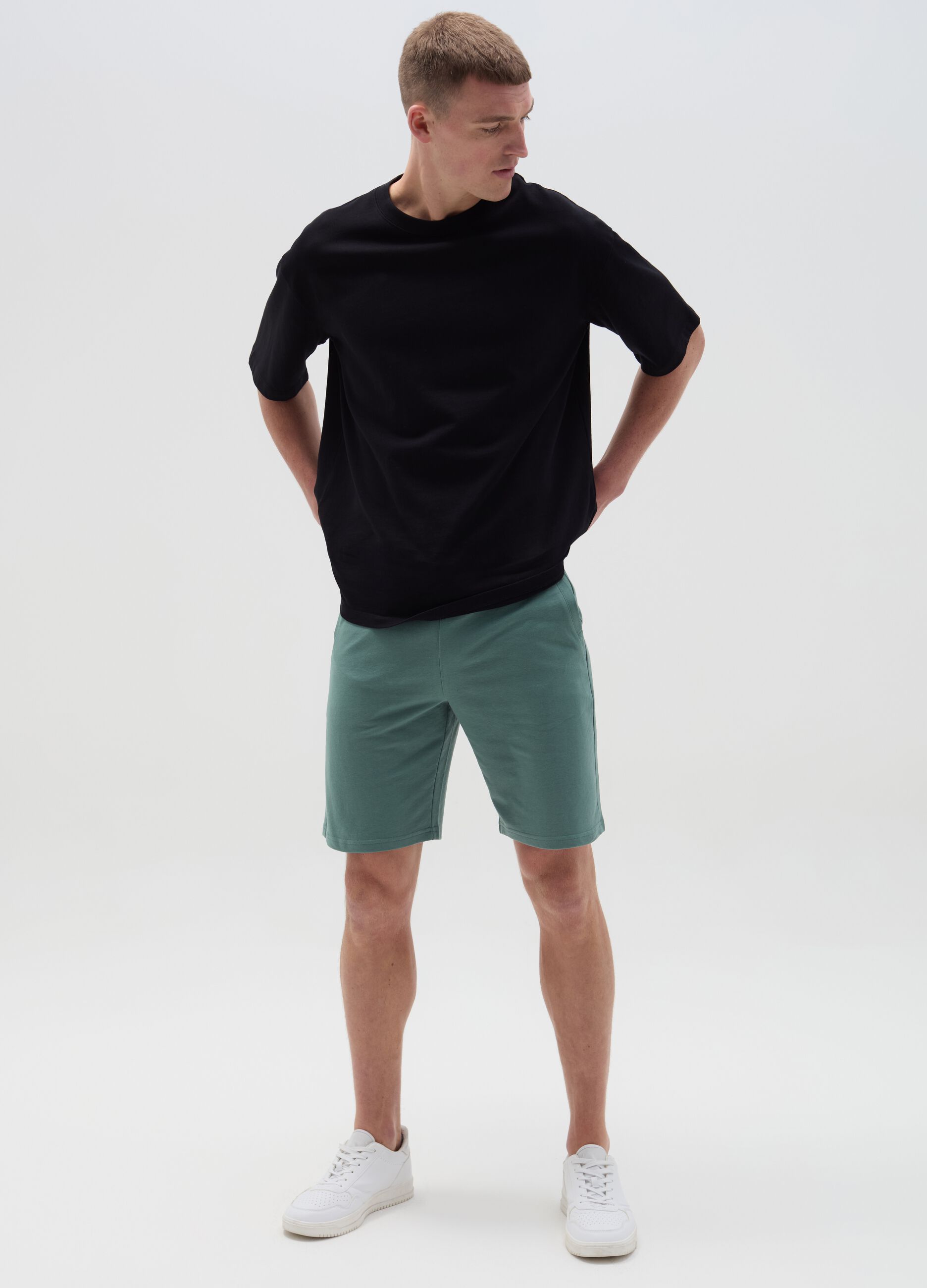 Bermuda joggers in fleece with drawstring