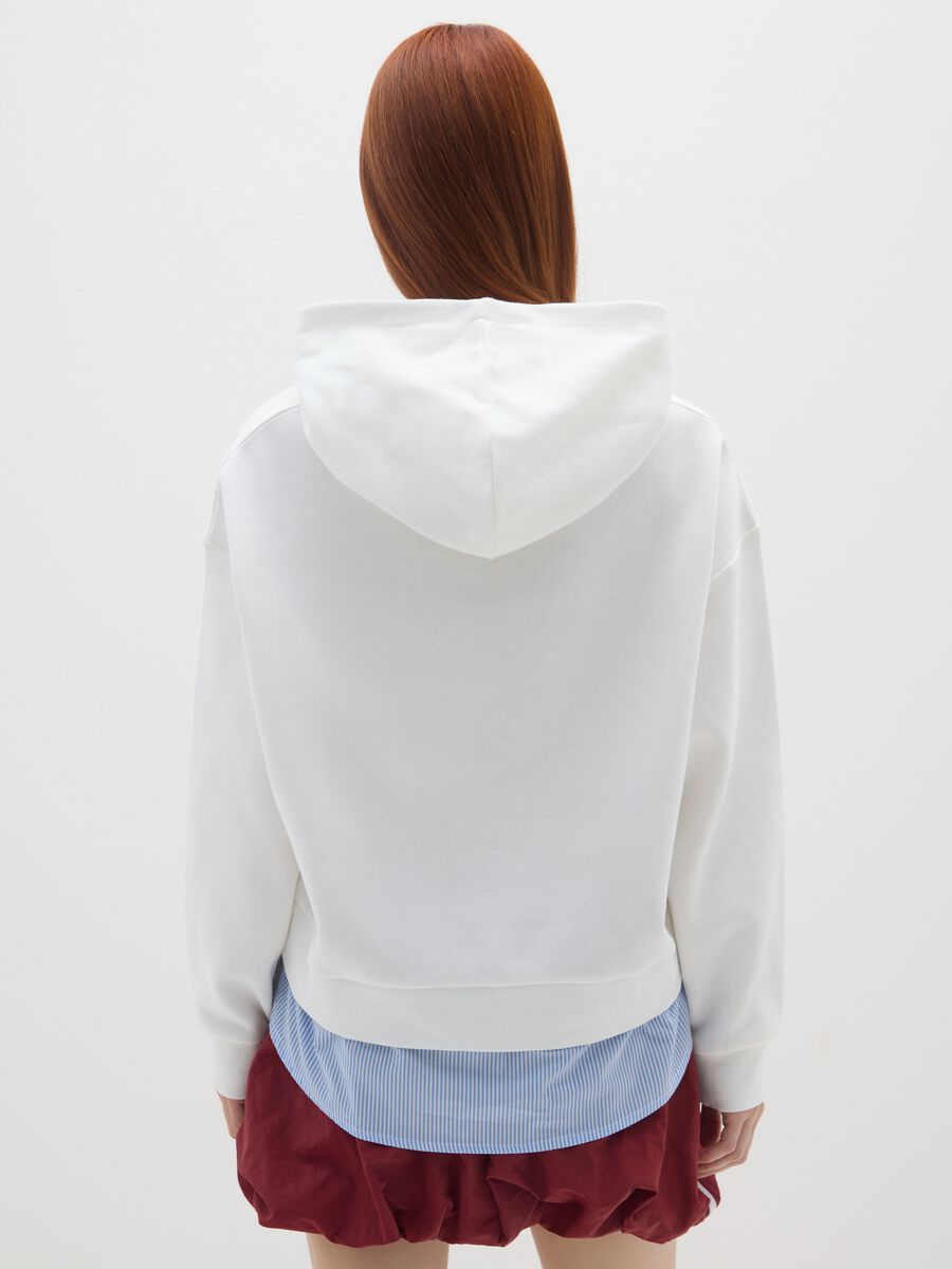 Felpa in misto cotone bianca relaxed fit con scritta_3