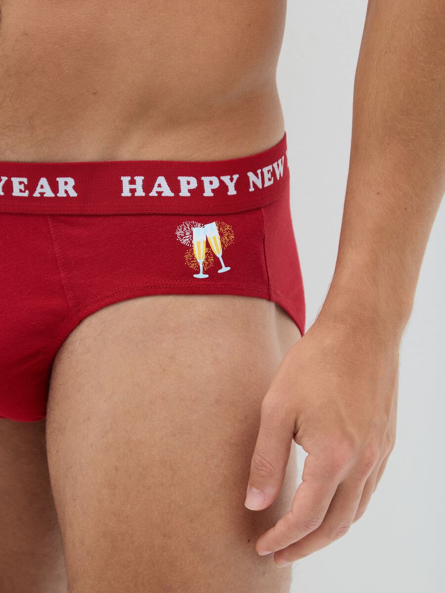 Pure cotton regular fit red briefs with New Year print_3
