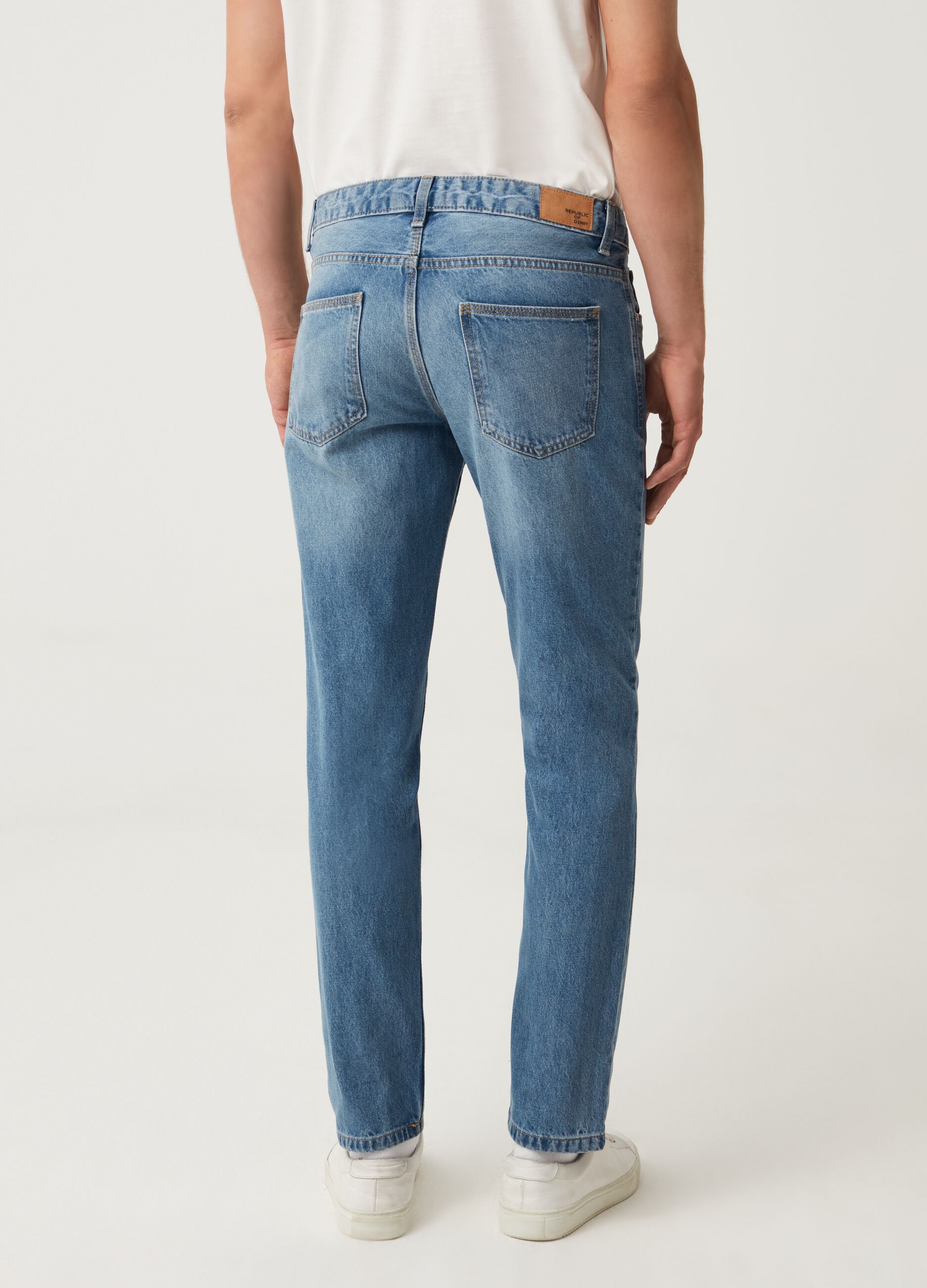 Jeans slim fit con scoloriture_2