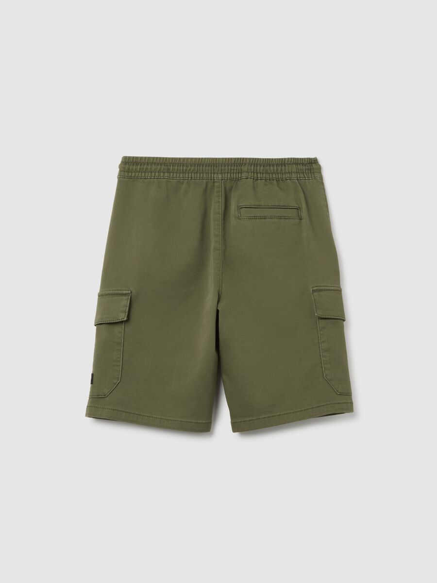 Bermuda da ragazzo in misto cotone verde regular fit_4