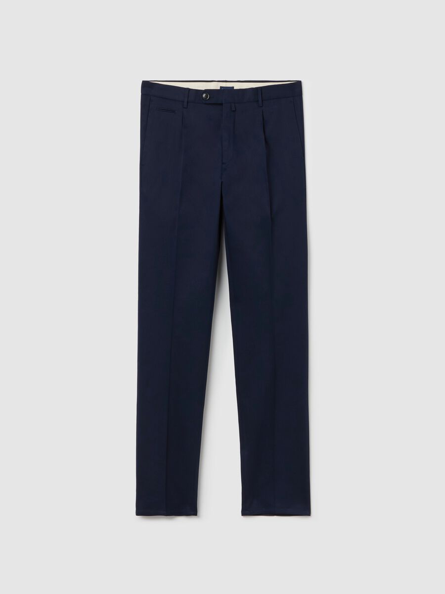 Contemporary chino trousers with darts_4