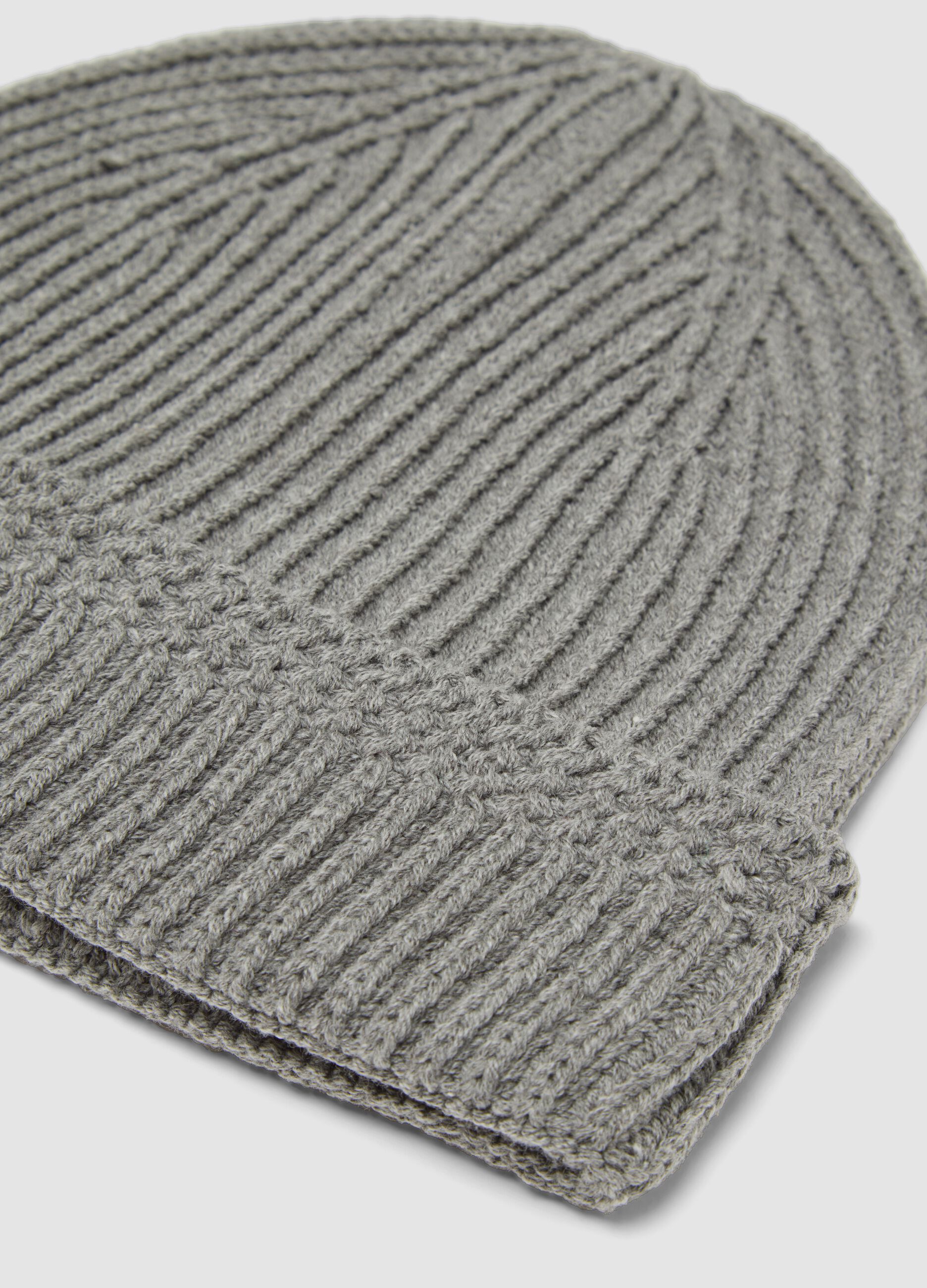 Berretto grigio in misto cotone a coste