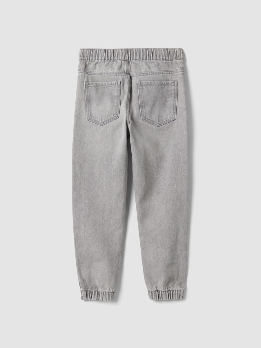 Grey jog denim in a cotton and viscose blend, relaxed fit for boys_2
