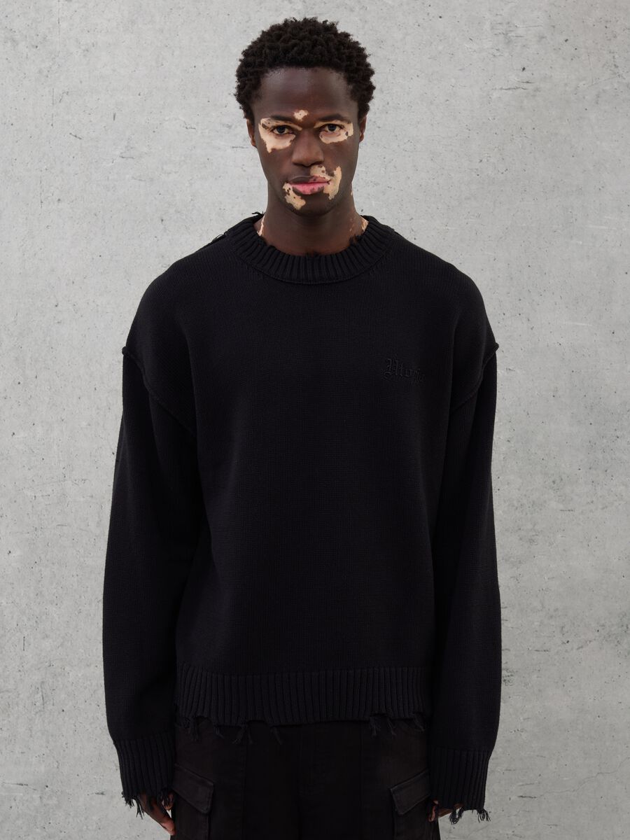 Crewneck Distressed Pullover Black_1