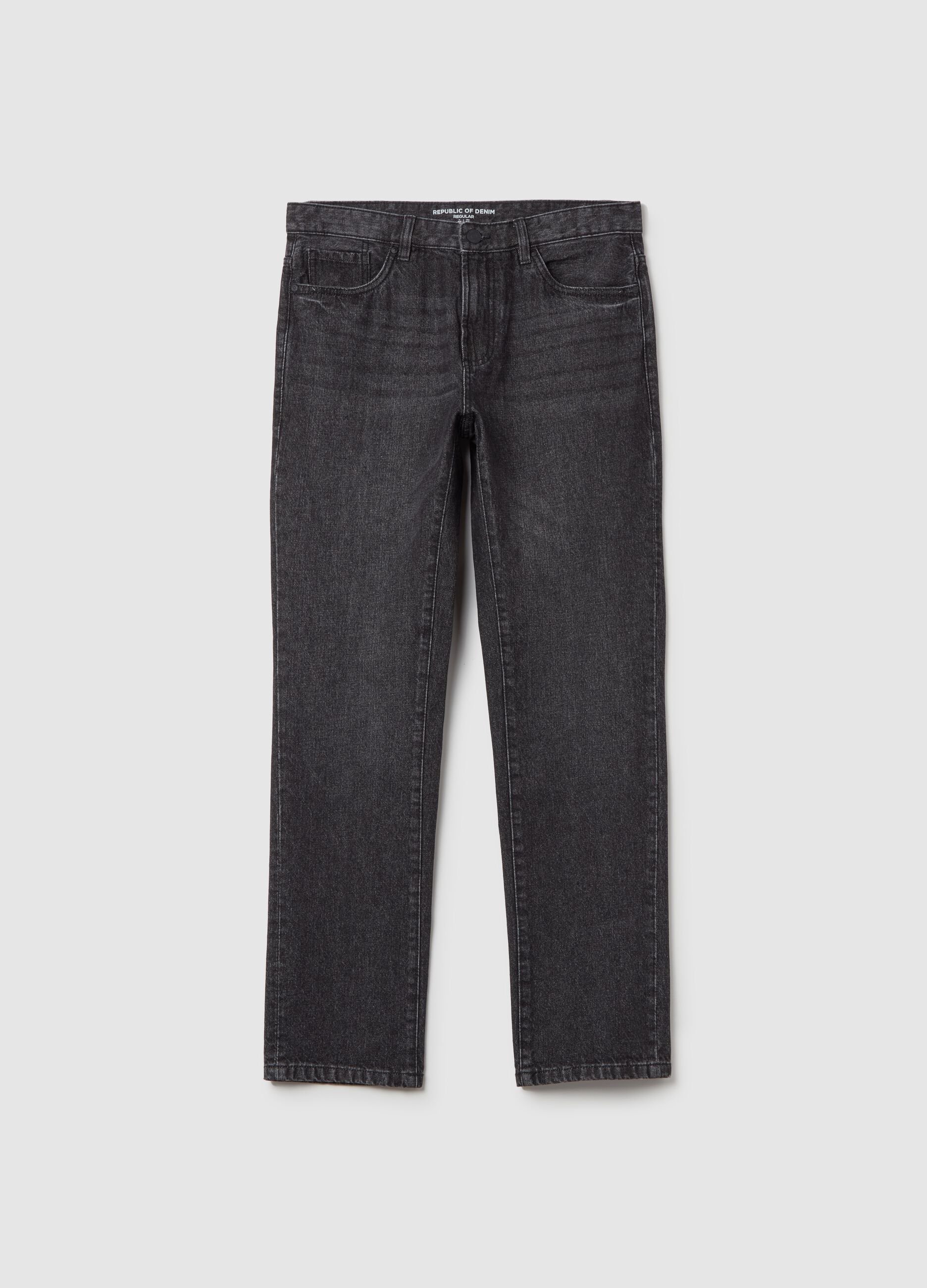 Regular fit jeans with discolouring