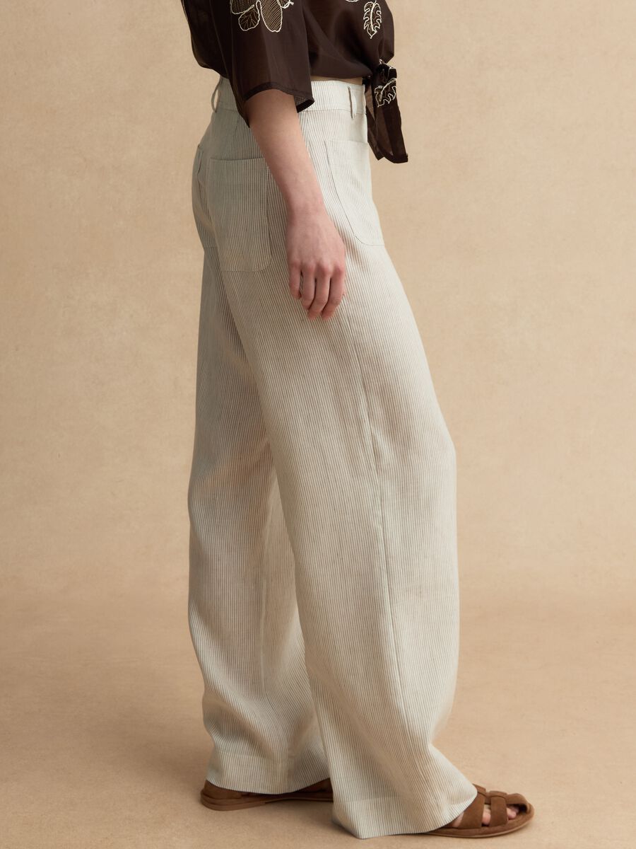 Pantaloni wide leg in misto lyocell e lino a righe multicolor_3