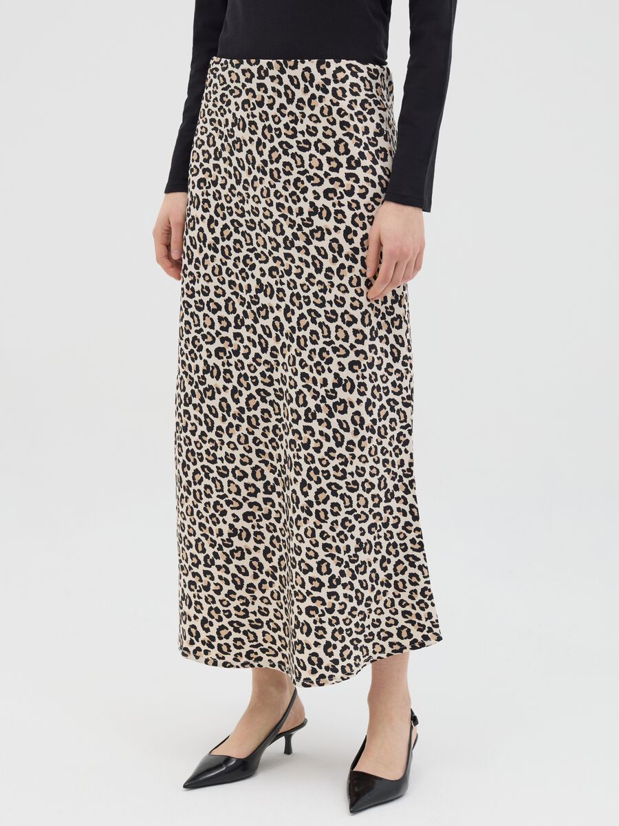 Long skirt in animal print satin_1