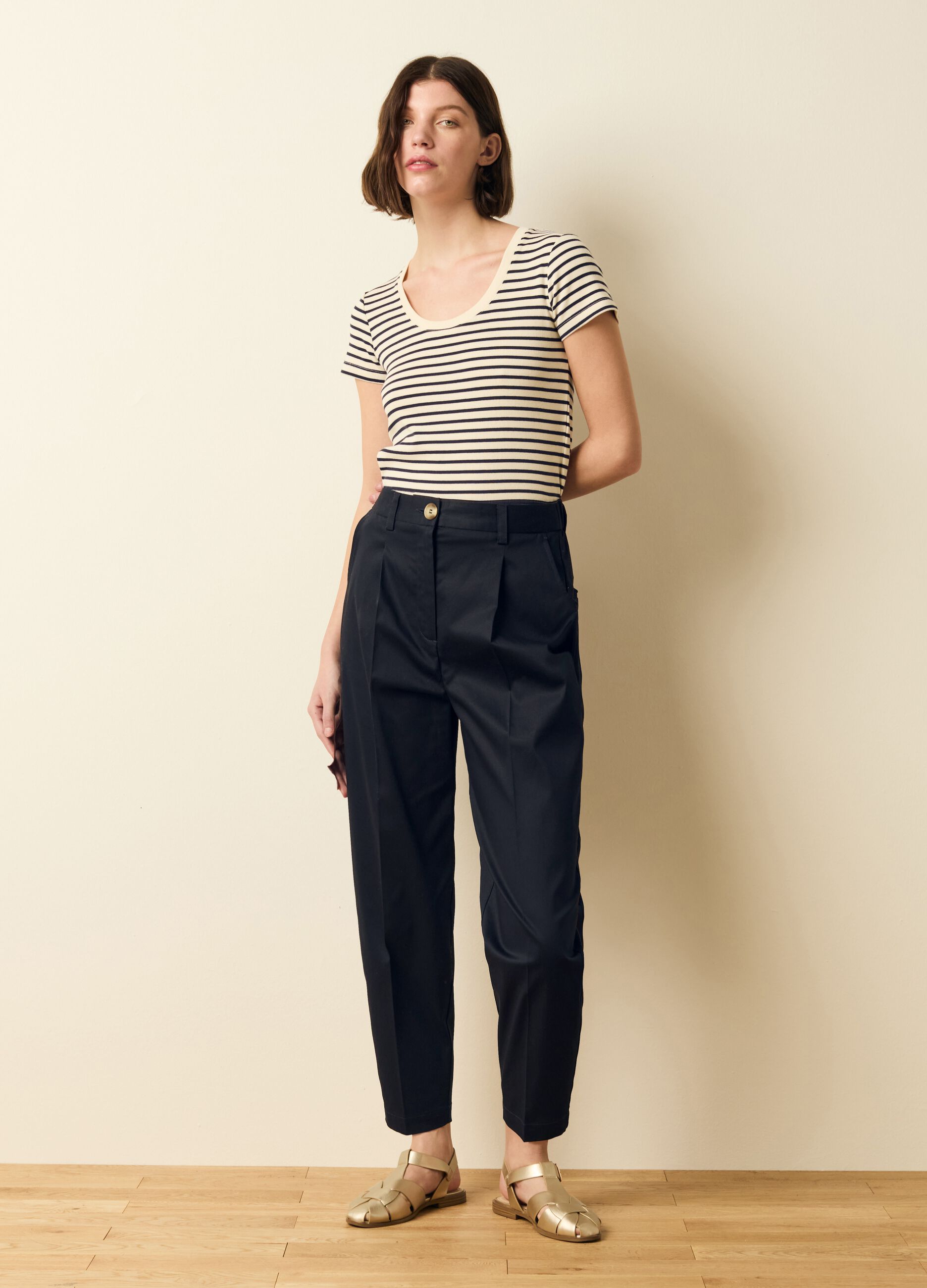 Cropped chino trousers with darts
