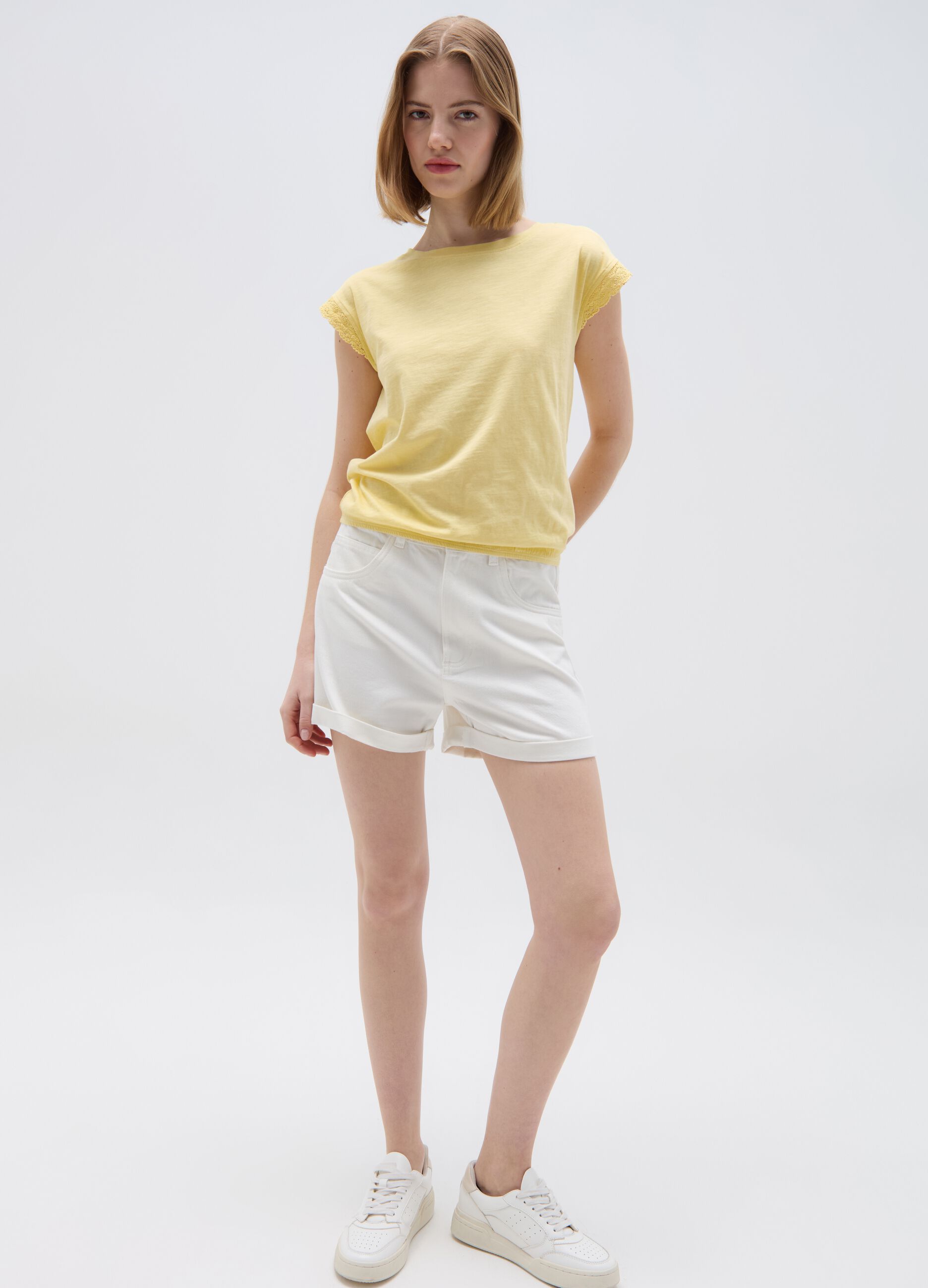 T-shirt with kimono sleeves and crochet insert