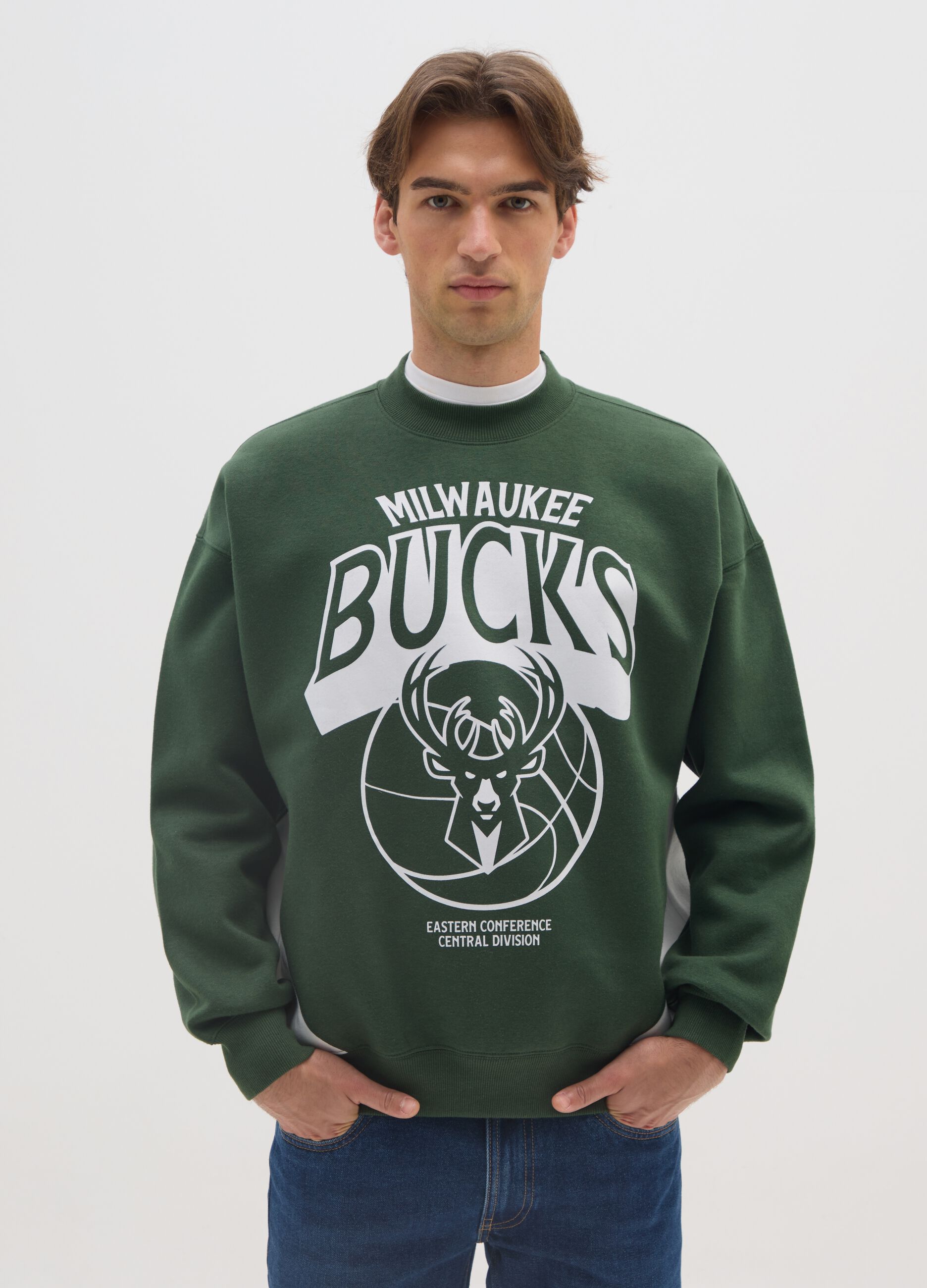 Green cotton blend sweatshirt with regular fit and Milwaukee Bucks print