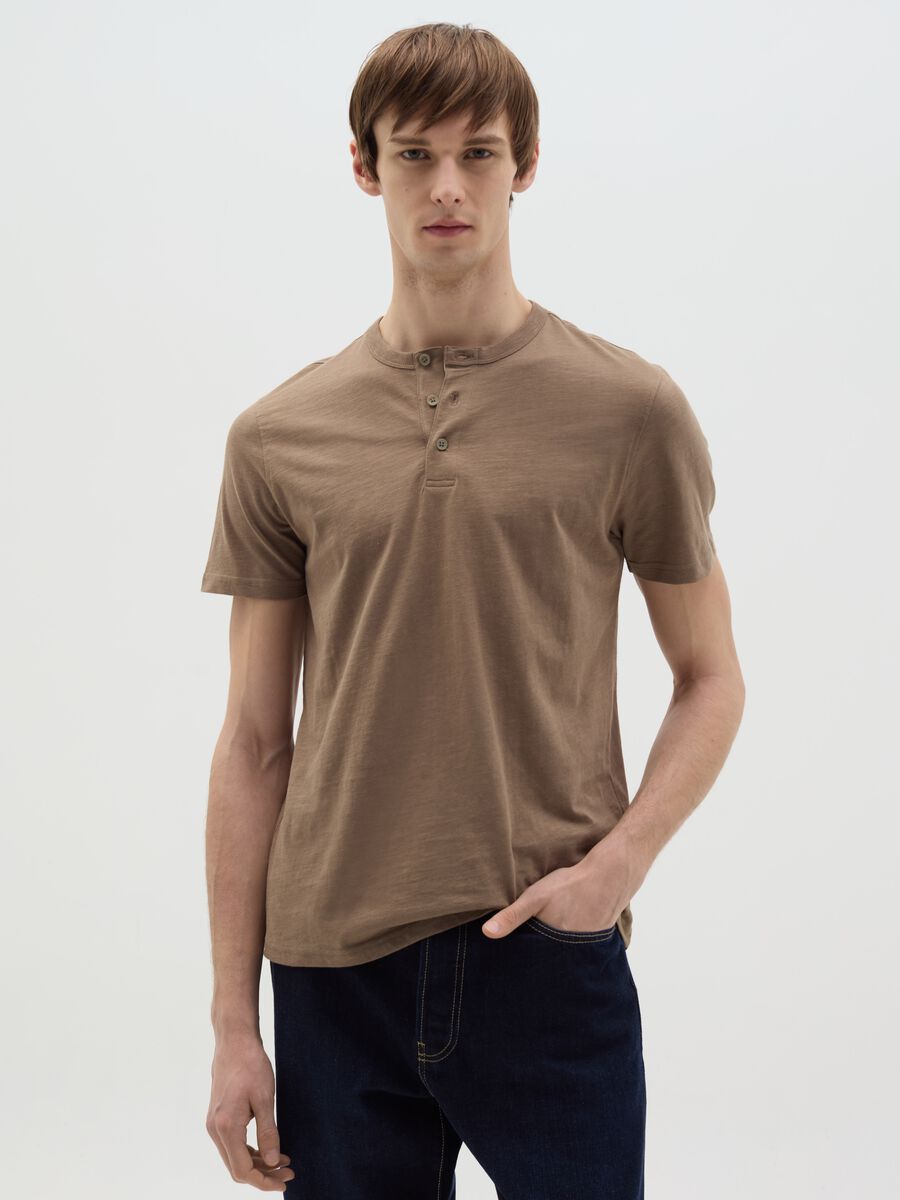 Cotton T-shirt with granddad neckline_0