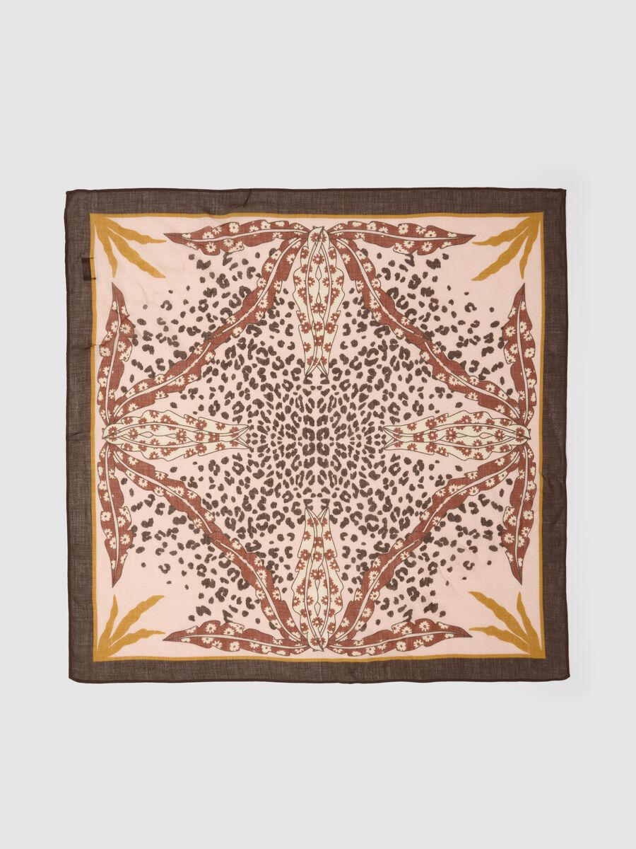 Foulard marrone in misto viscosa e lana con fantasia_1
