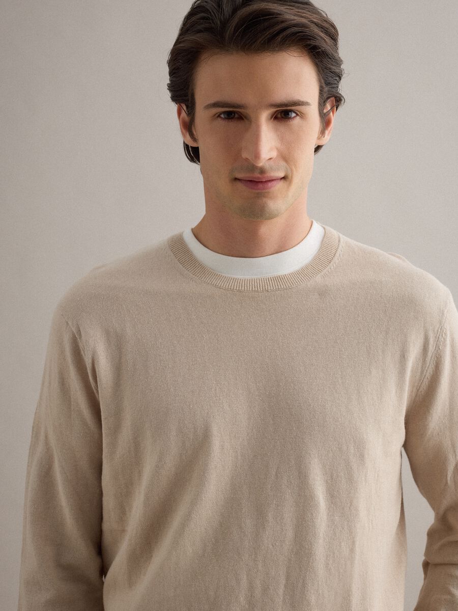 Beige regular fit cotton and linen crew neck pullover_3