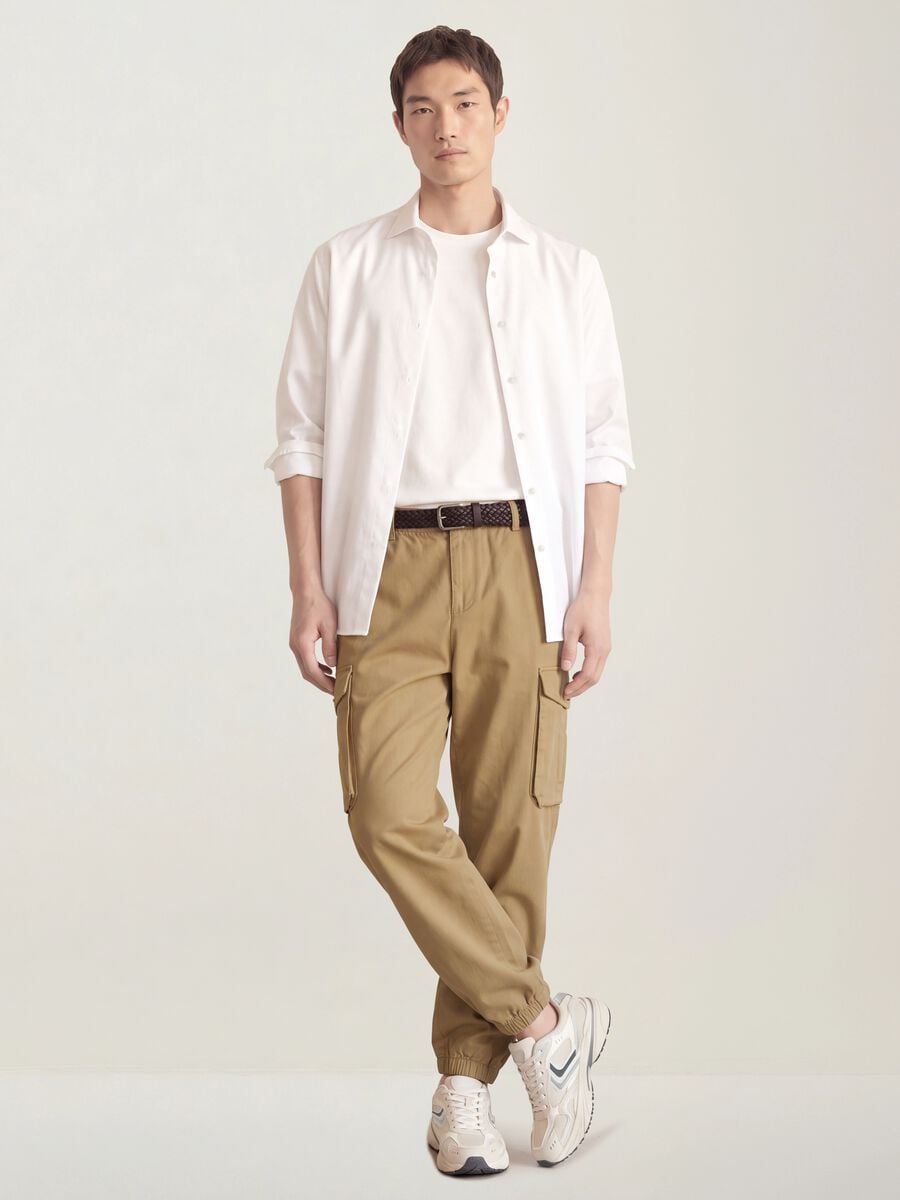 Pantaloni cargo marroni in cotone elasticizzato regular fit_0
