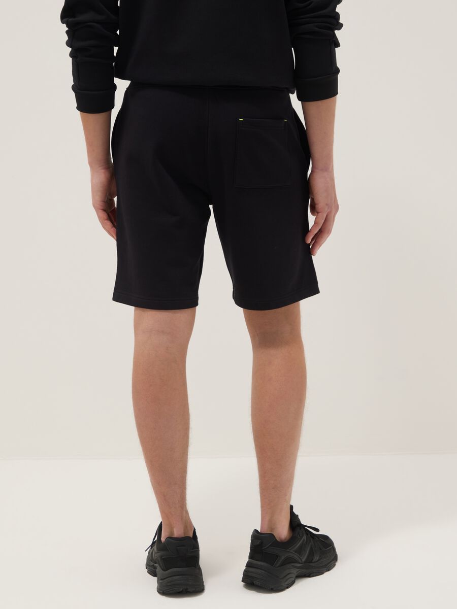 Black cotton-blend Bermuda shorts with elasticated waist, regular fit_2