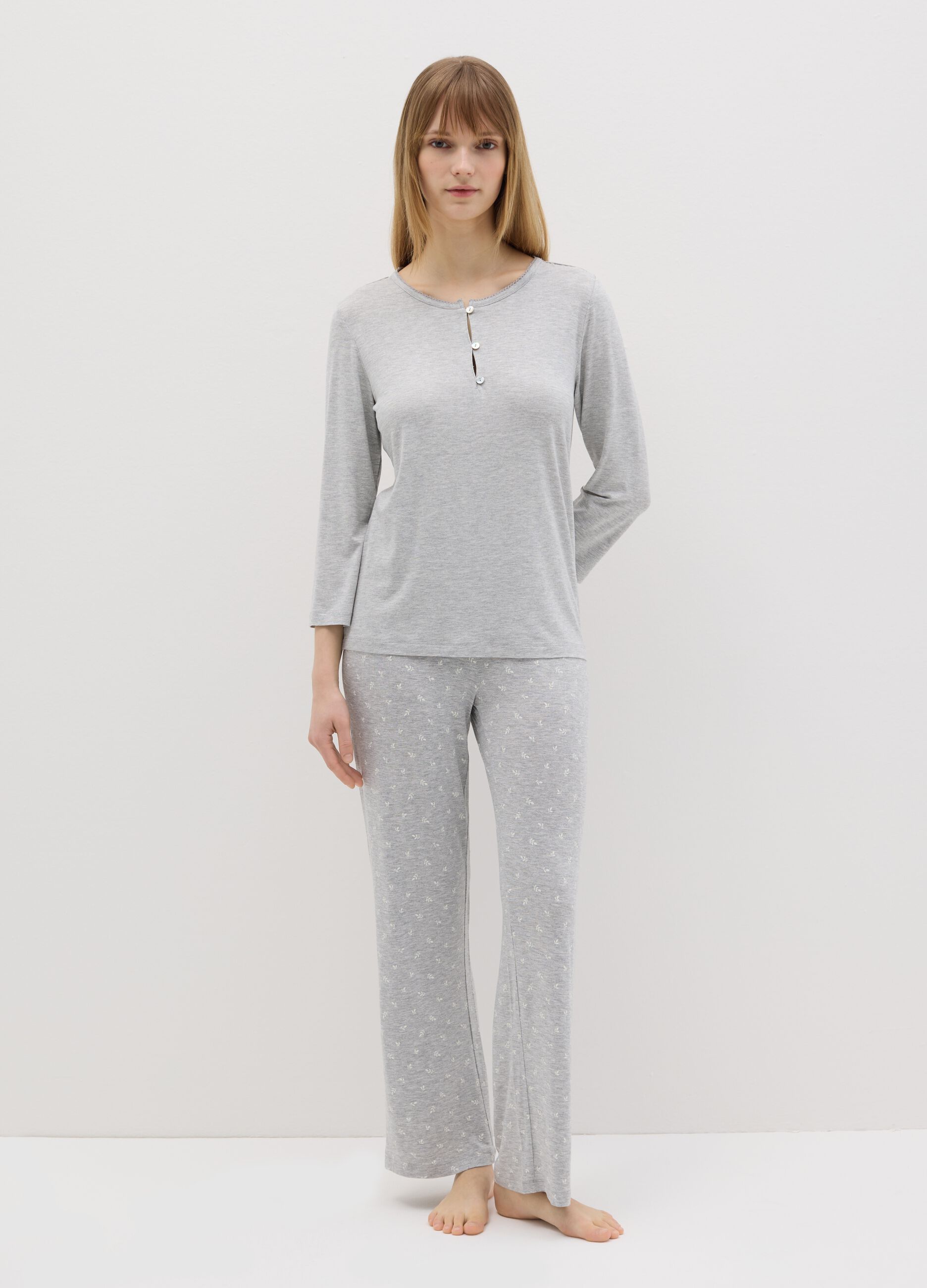 Mélange pyjamas with small leaves print