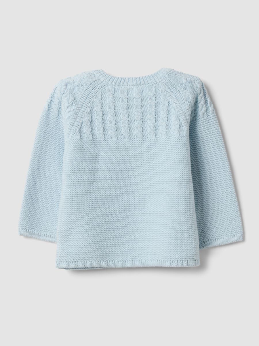 Cardigan azzurro in puro cotone organico lavorato a maglia per neonato_1