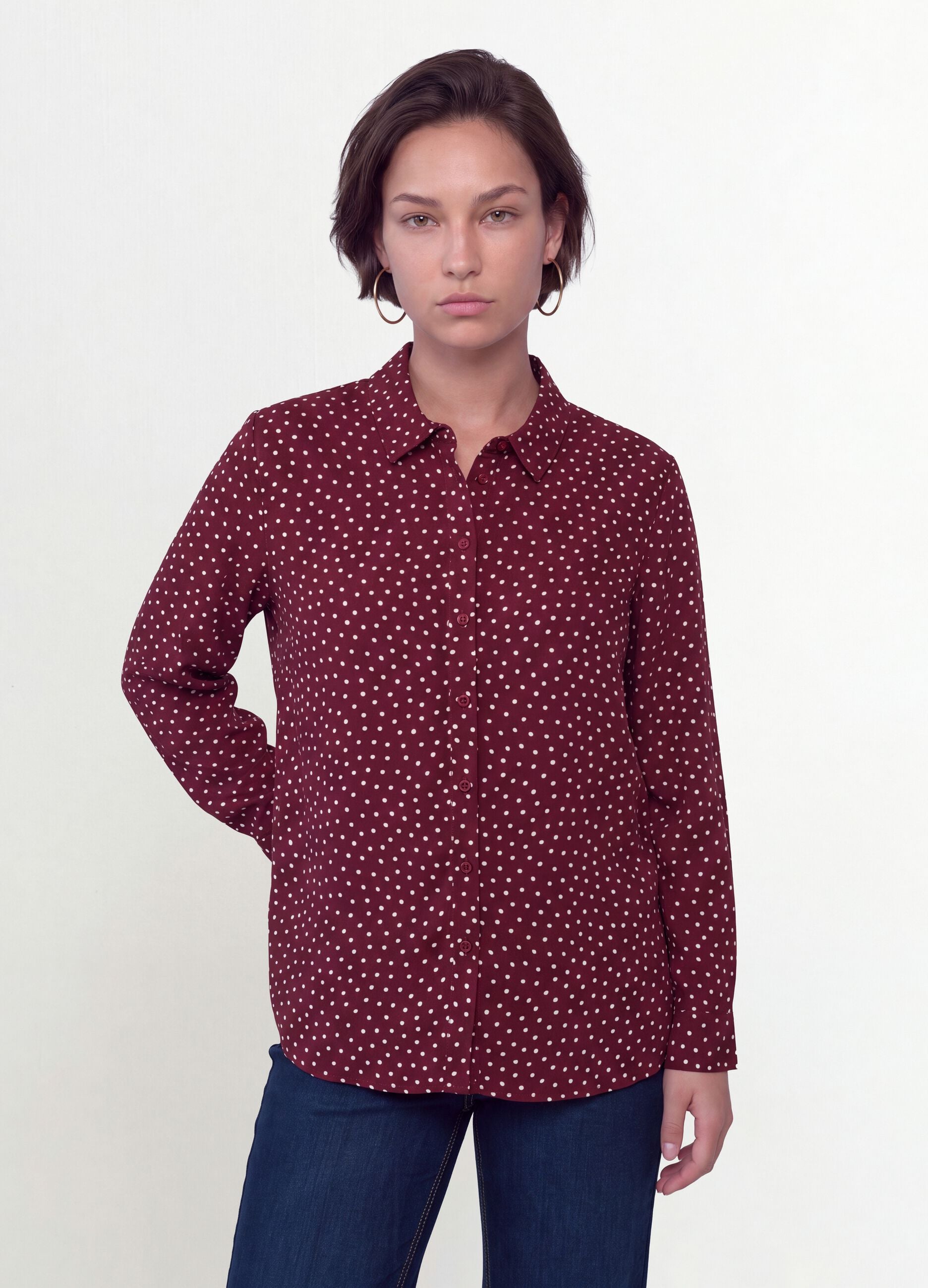 Red polka-dot shirt with classic collar, regular fit