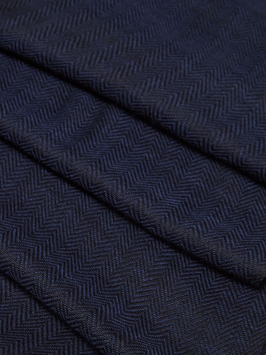 Pashmina con disegnatura a spina di pesce_1