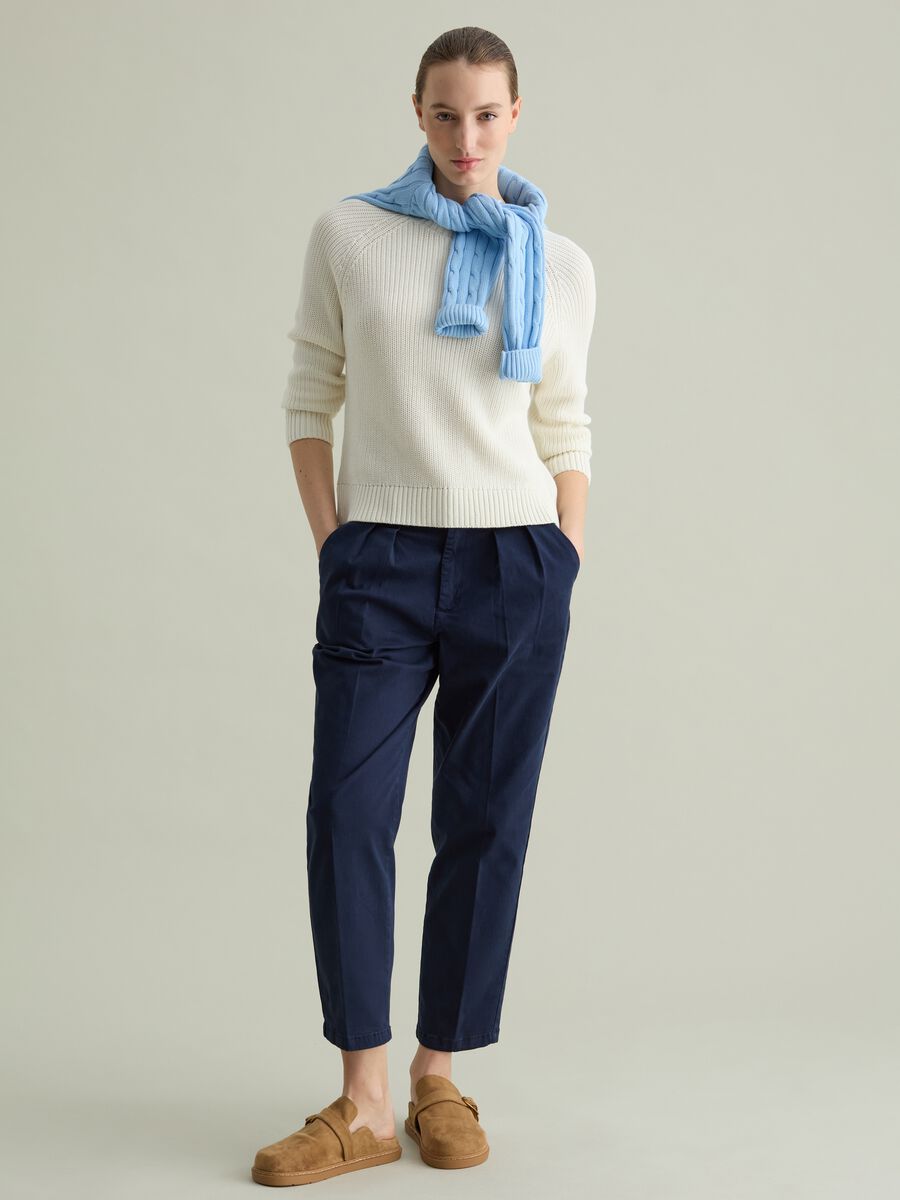 Knit pullover with raglan sleeves_1