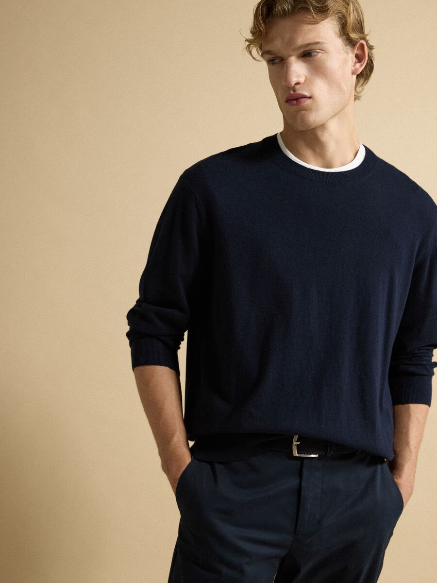 Blue crew-neck jumper in a cotton and cashmere blend, regular fit_1