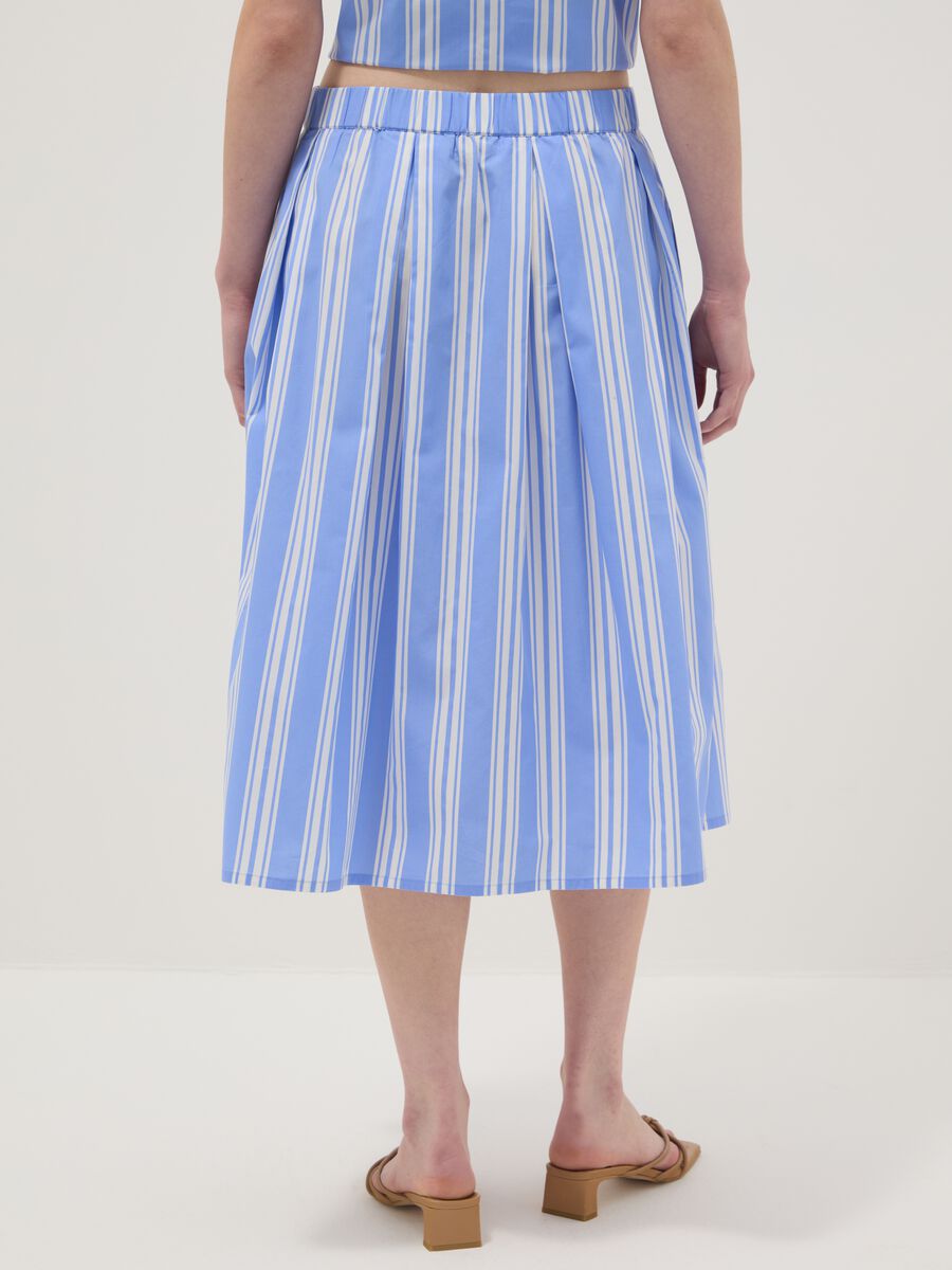 Gonna midi azzurra a righe in puro cotone_2
