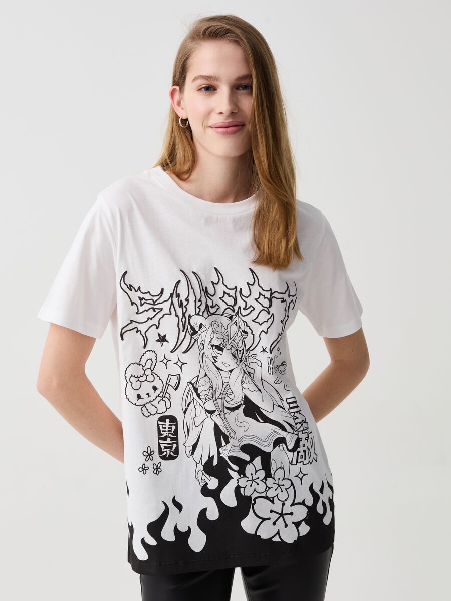 T-shirt con stampa manga giapponese_0