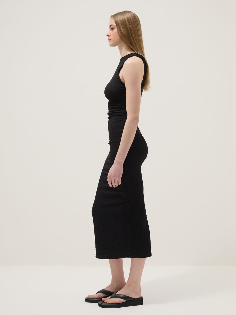 Black fitted sleeveless dress with back slit_2
