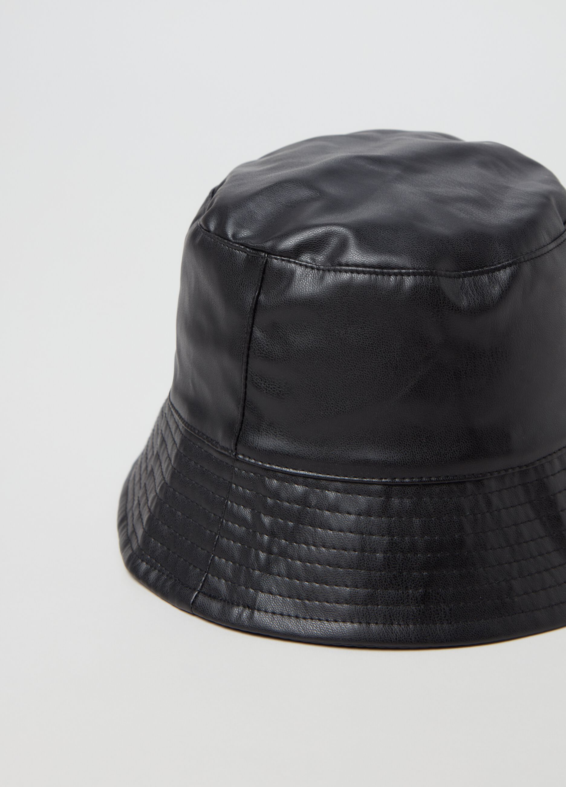 Cappello alla pescatora effetto lucido_1