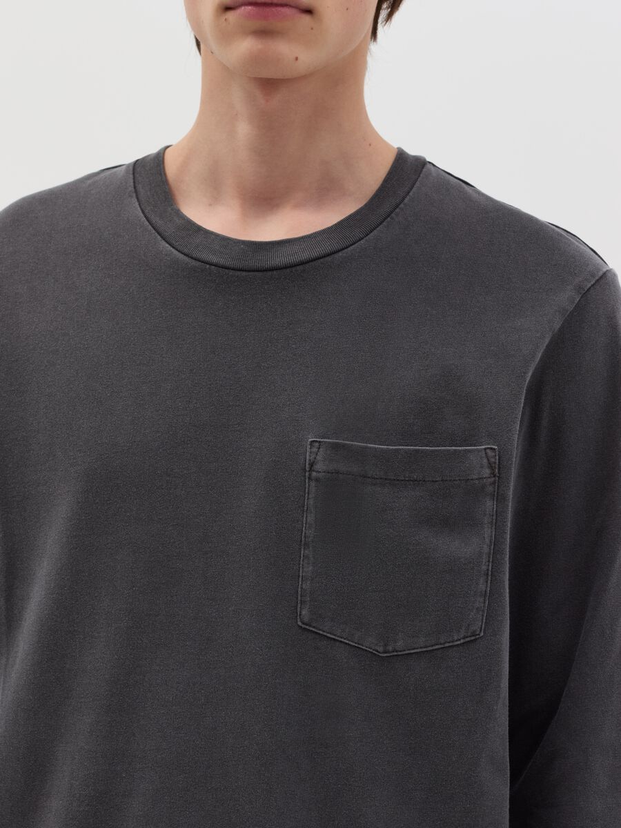 Cotton T-shirt with pocket and long sleeves_2