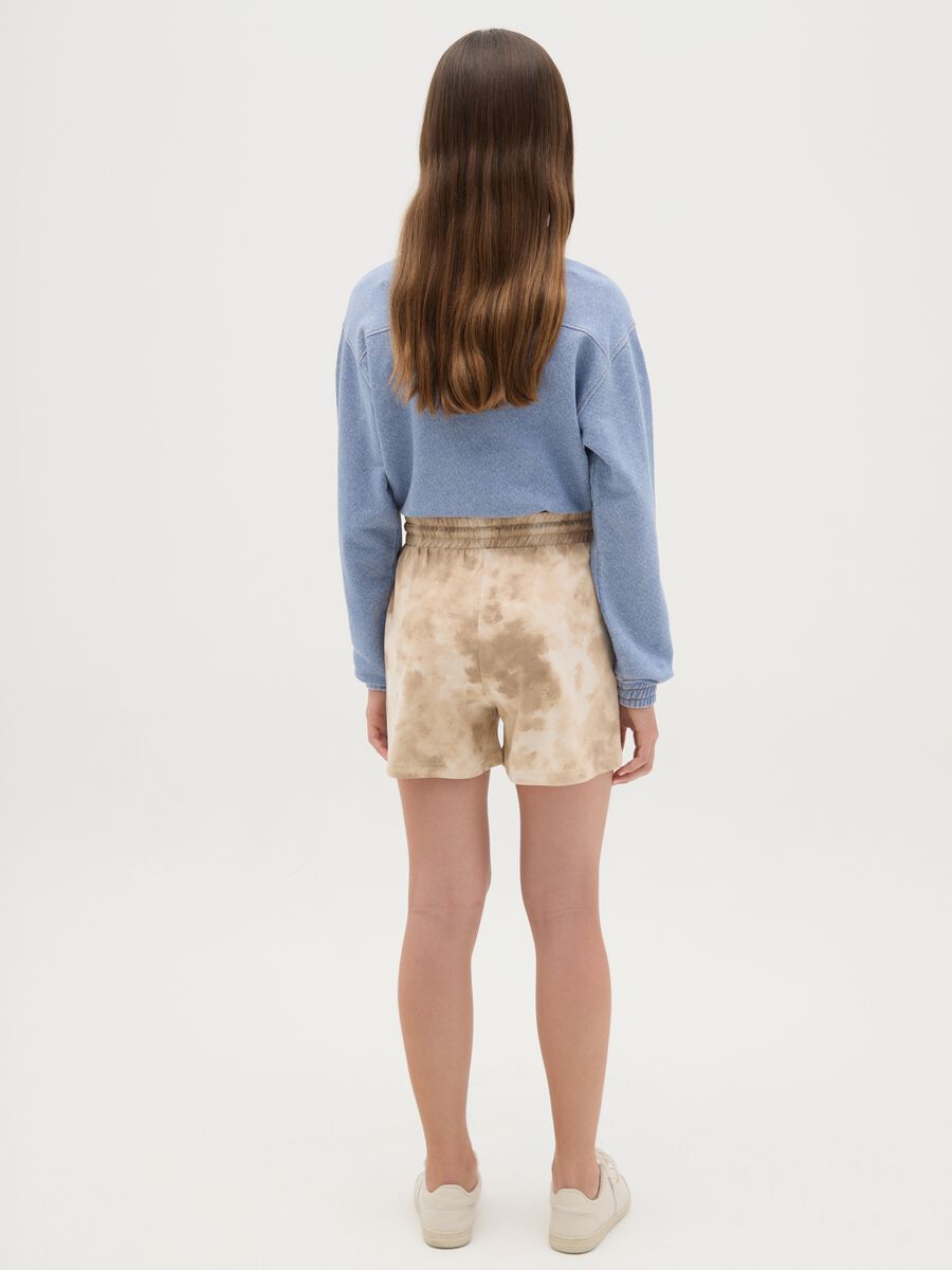 Shorts in cotone beige con coulisse stampa astratta_2