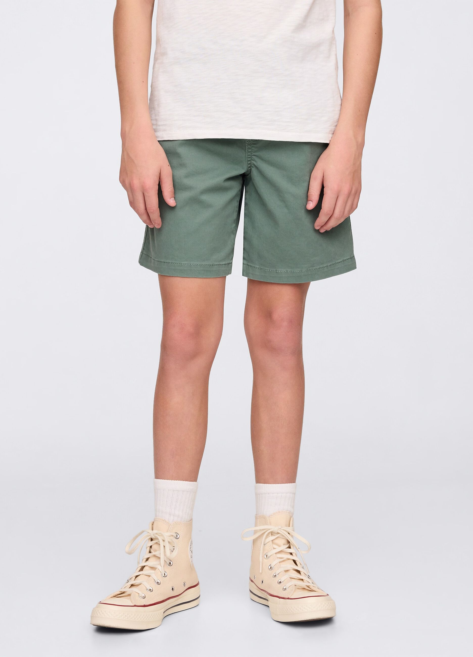Green shorts in stretch cotton