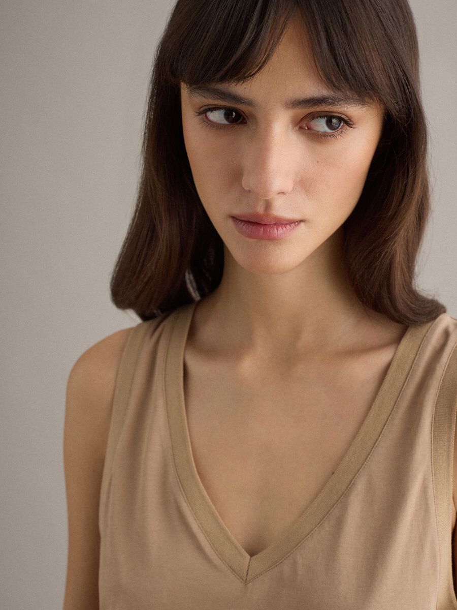 Beige cotton blend regular fit V-neck tank top_0