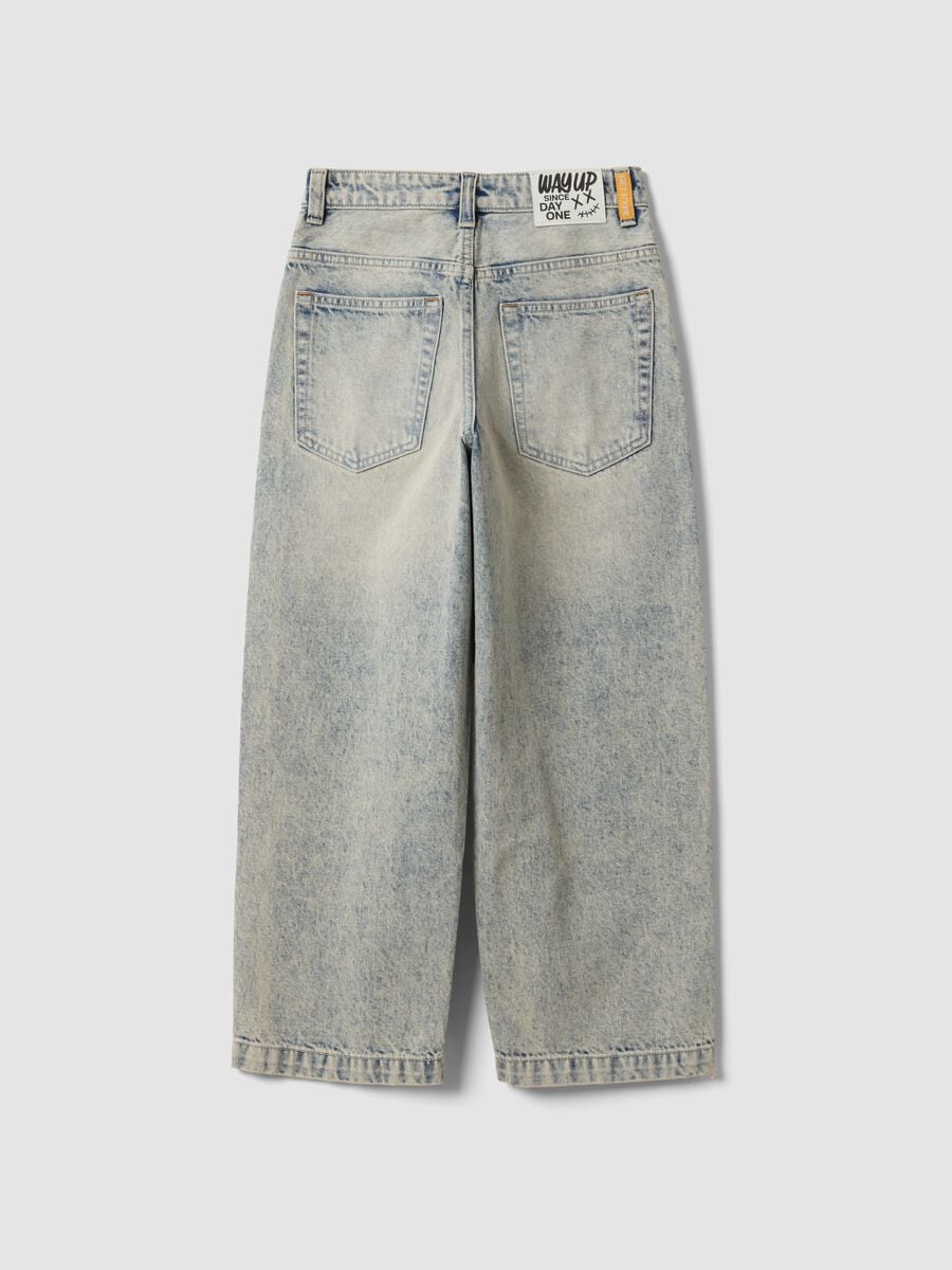 Jeans denim chiaro in puro cotone fit skater per ragazzo_1