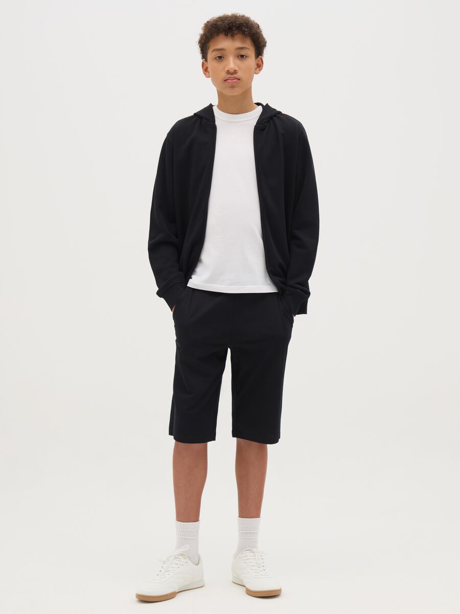 Bermuda jogger nero in cotone con coulisse_0