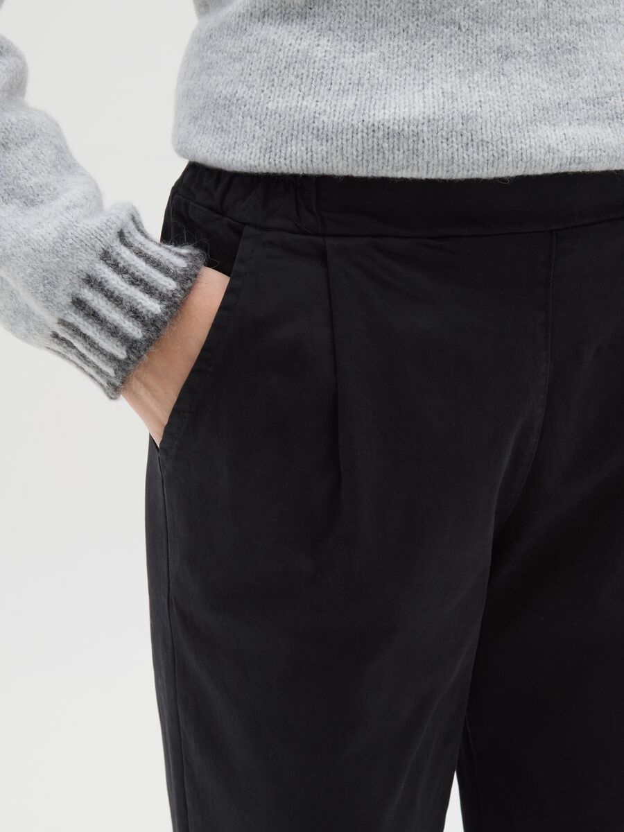 Pantaloni in cotone elasticizzato neri regular fit_3