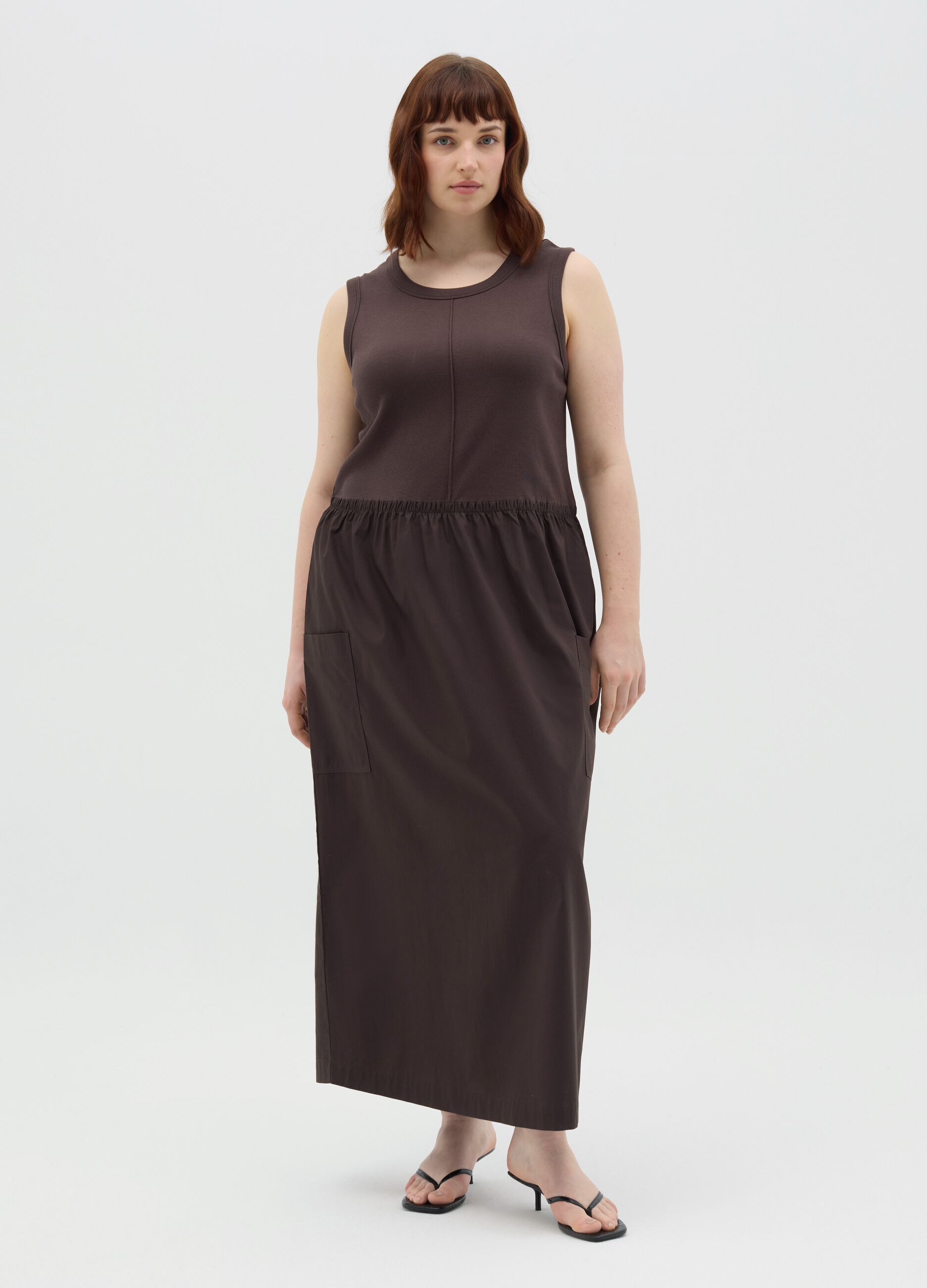 Long sleeveless brown dress in stretchy cotton