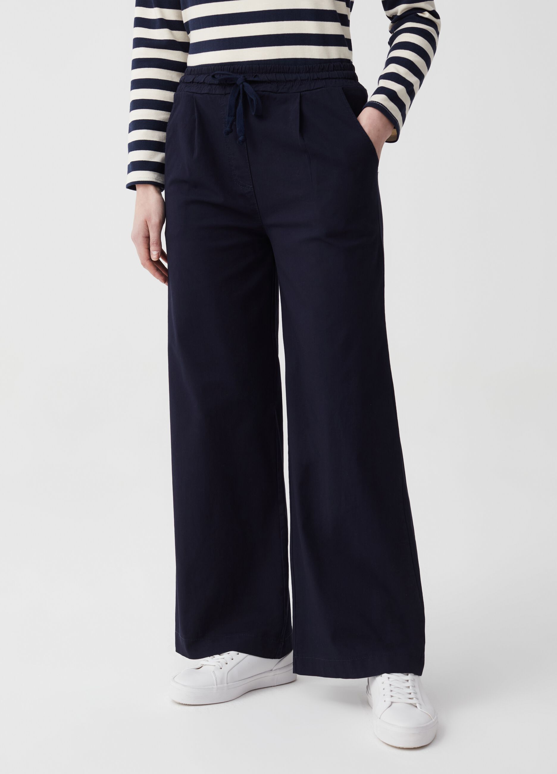 Wide leg trousers with drawstring and pleats