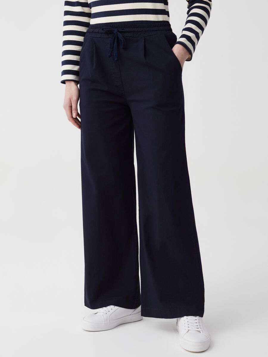 Wide leg trousers with drawstring and pleats_1