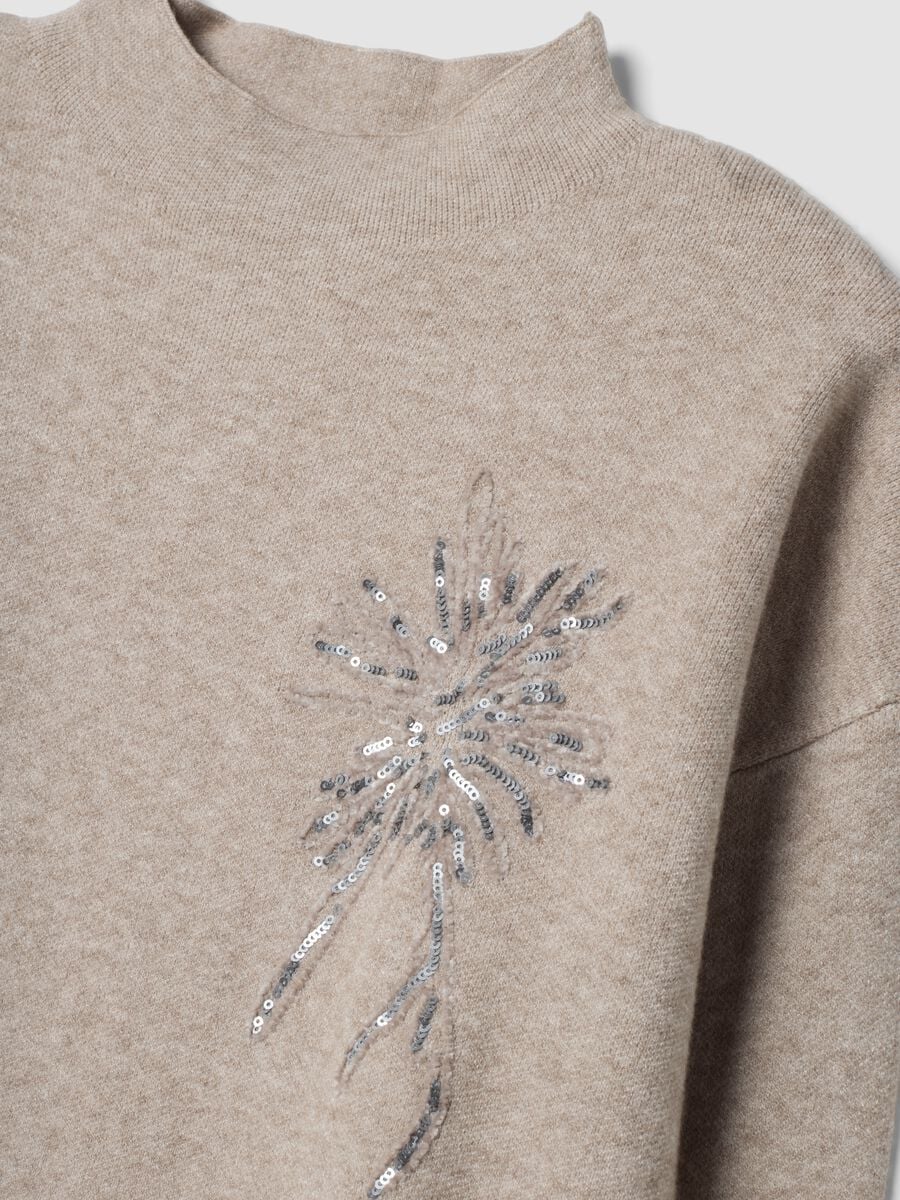 Maglia cammello in misto viscosa con ricamo paillettes regular fit_5