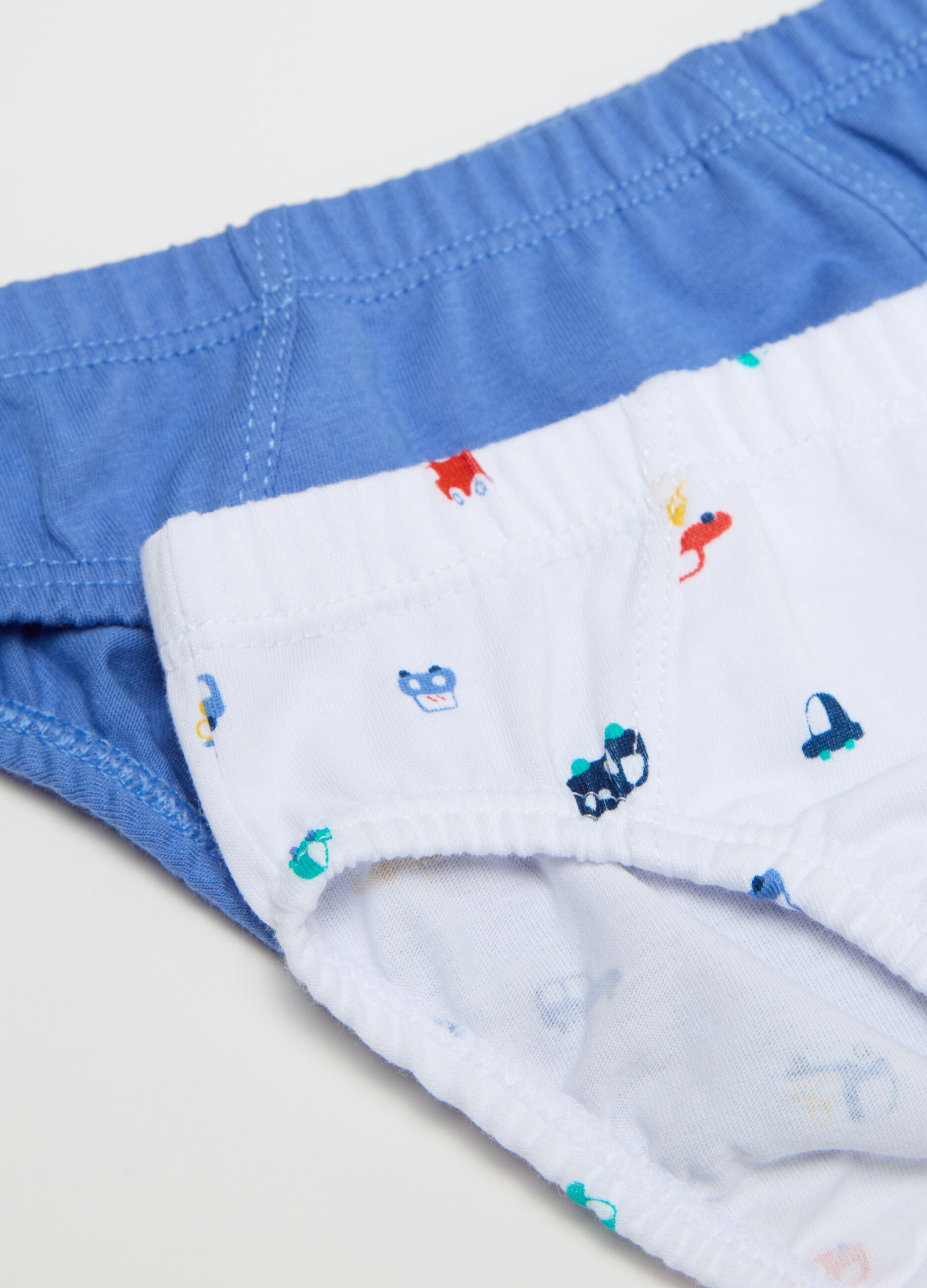 Three-pack briefs with small cars