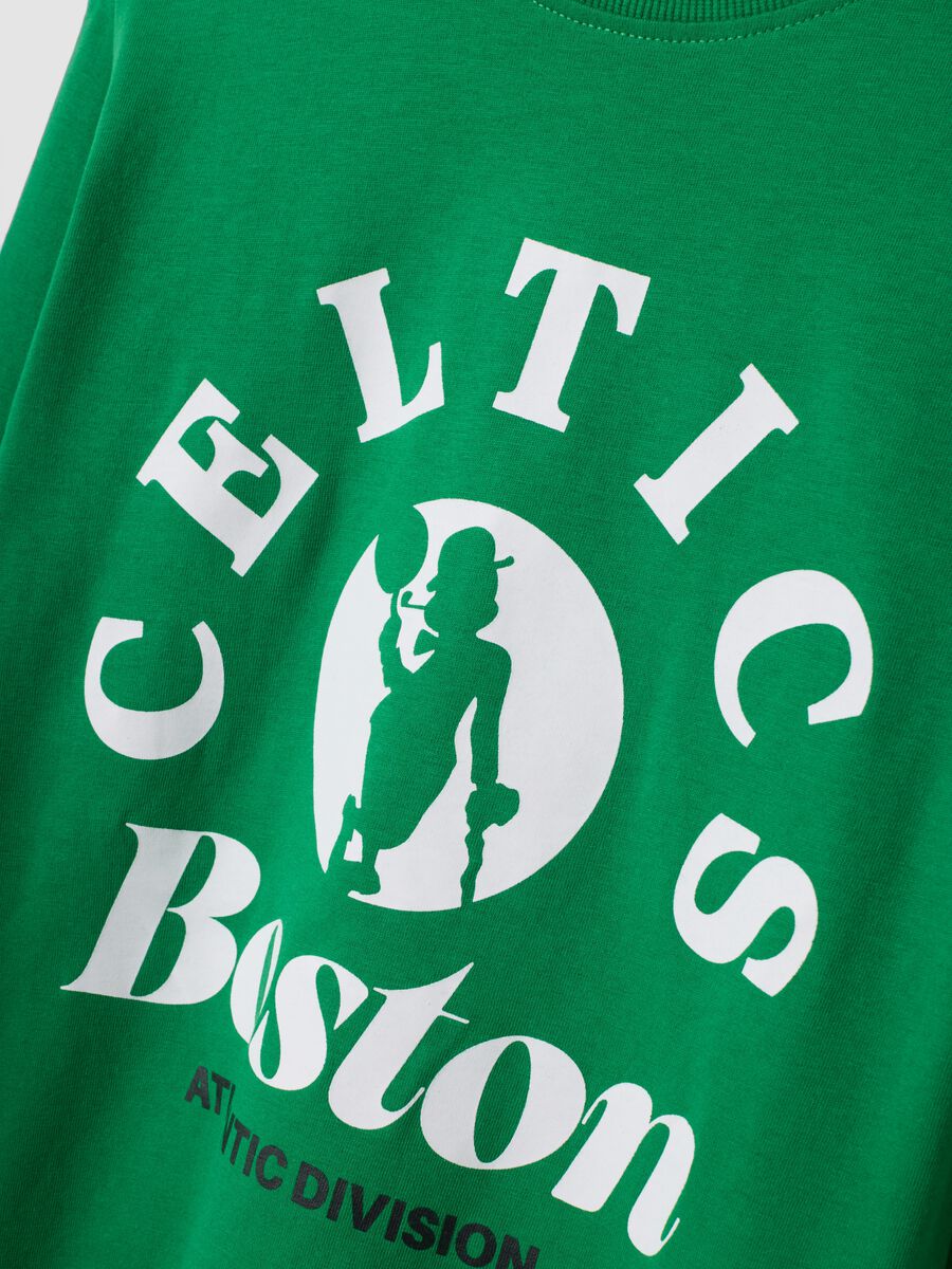 T-shirt verde in puro cotone con stampa Celtics relaxed fit_2