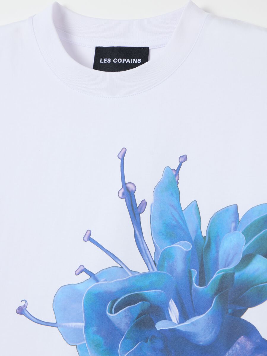White cotton crew neck T-shirt with blue flower_1