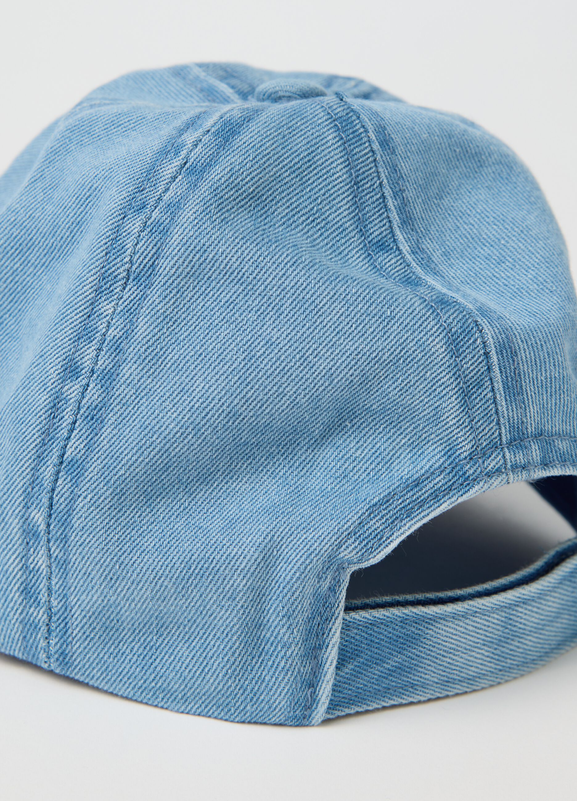 Cappello da bambino in puro cotone azzurro con ricamo Mickey