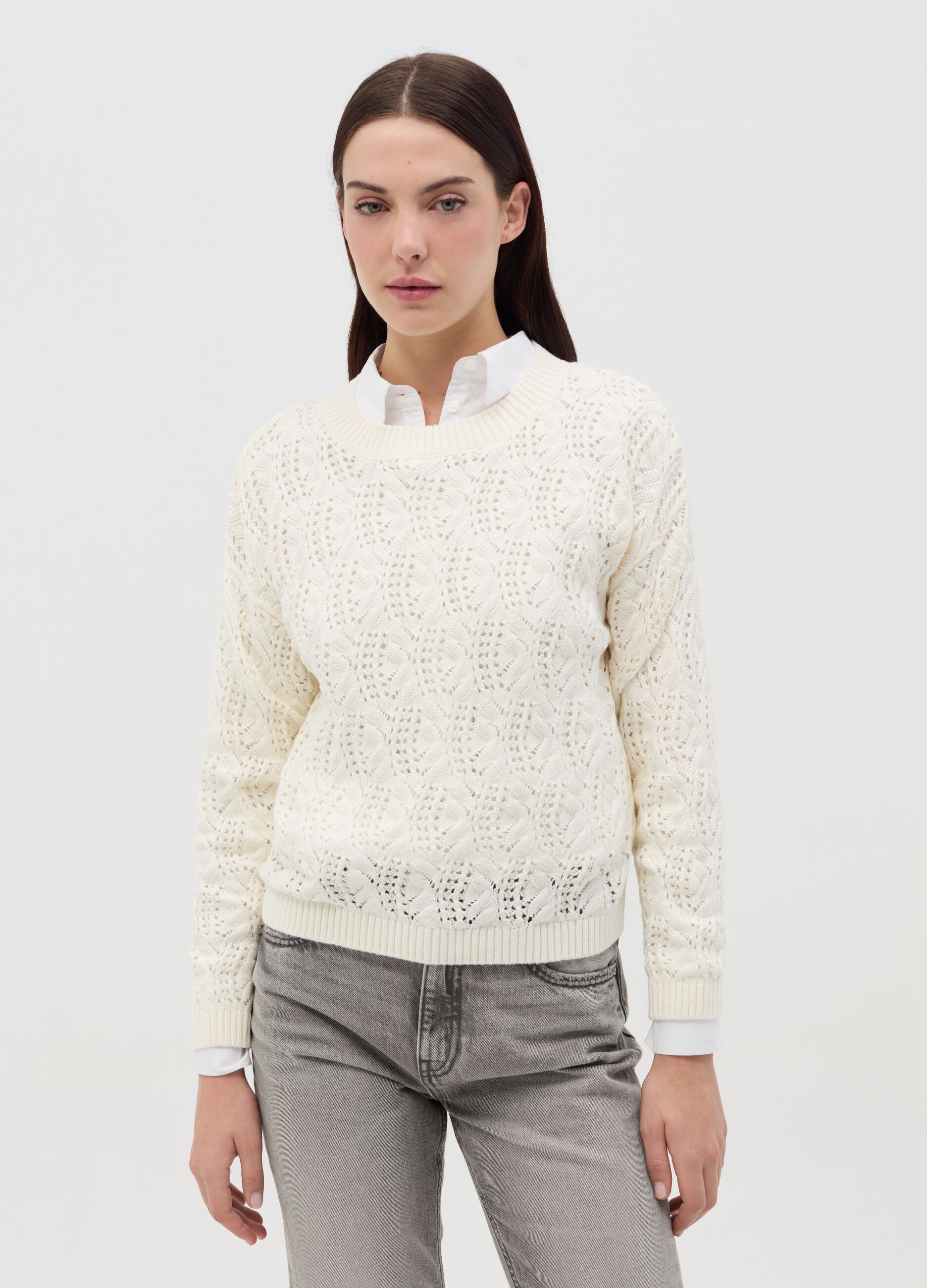 Crochet pullover with round neck