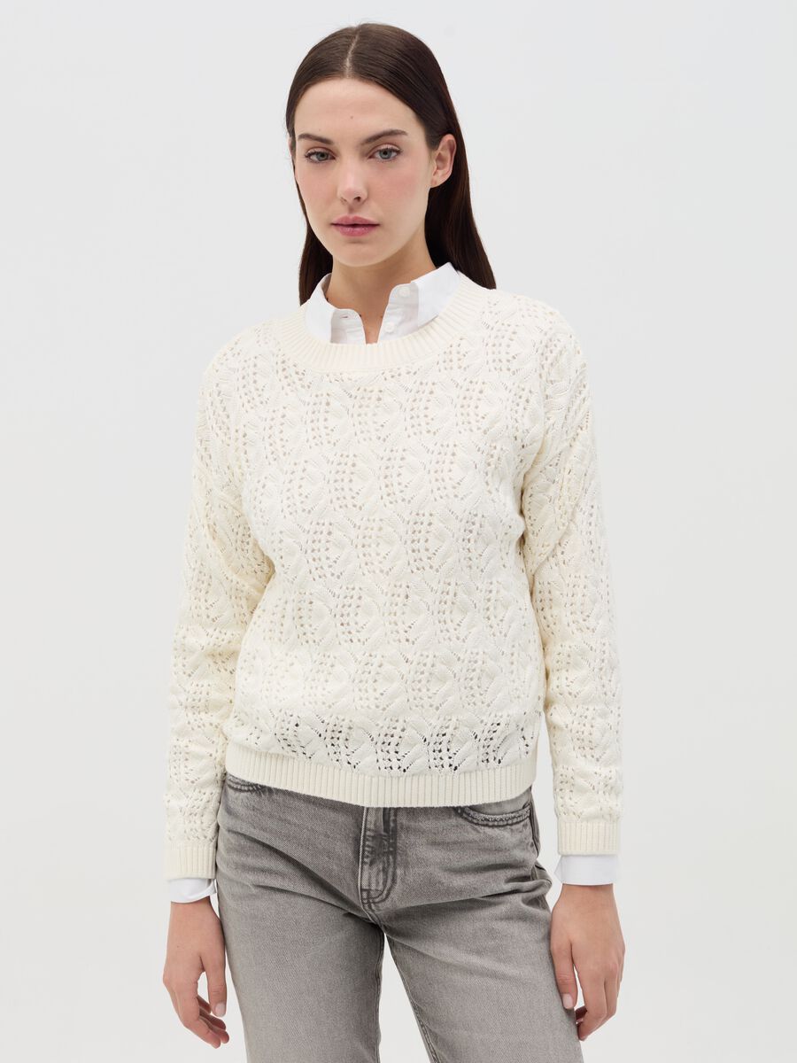 Crochet pullover with round neck_0